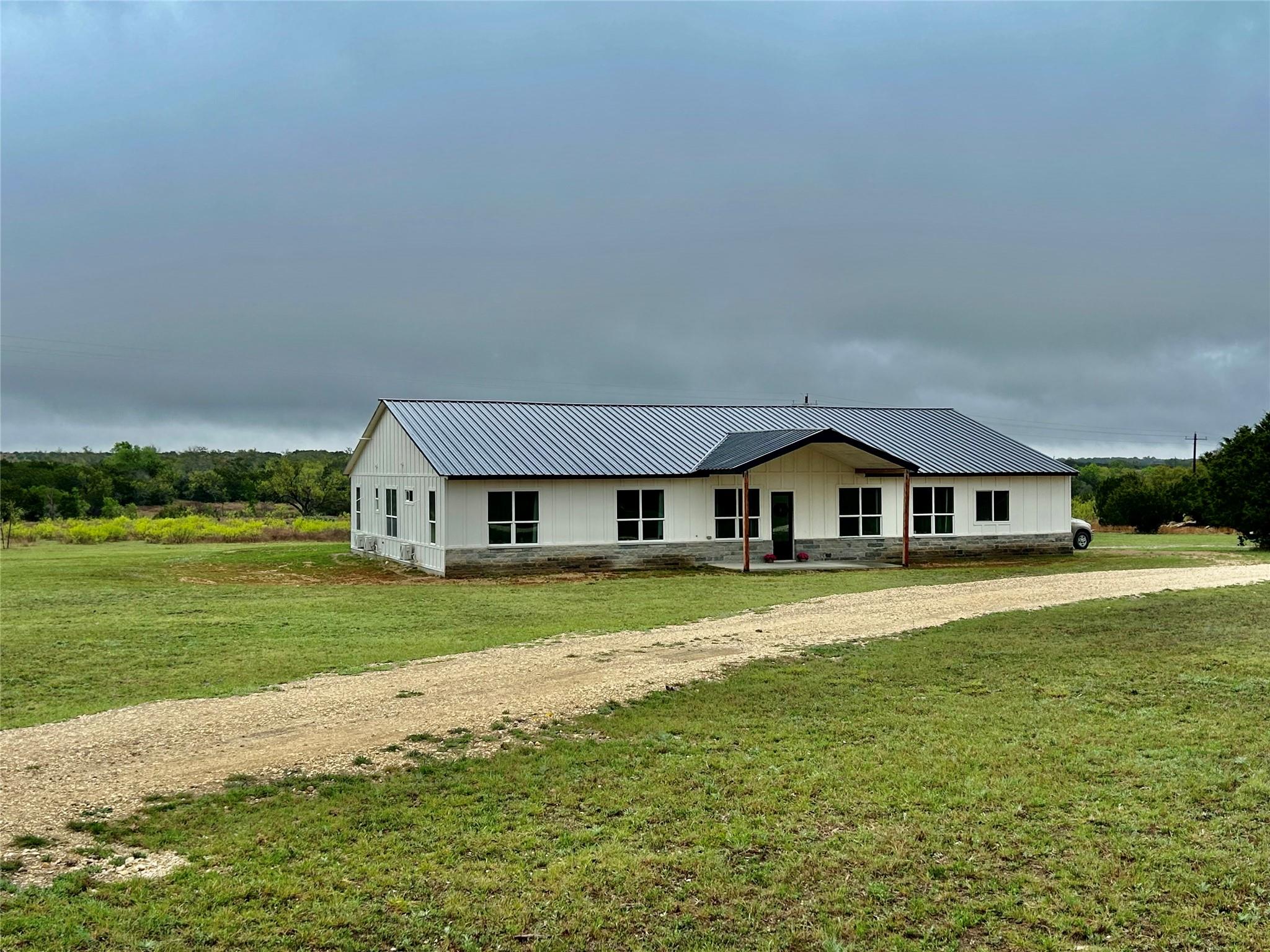 720 County Road 2337 Property Photo 1
