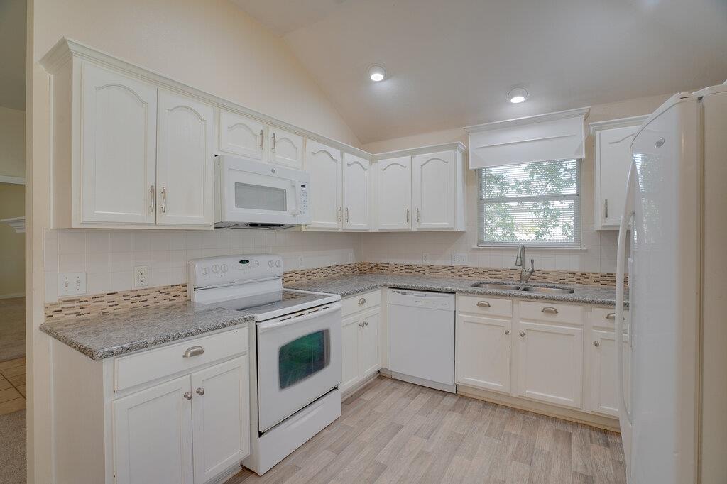 402 Hickory Tree Dr Property Photo 4