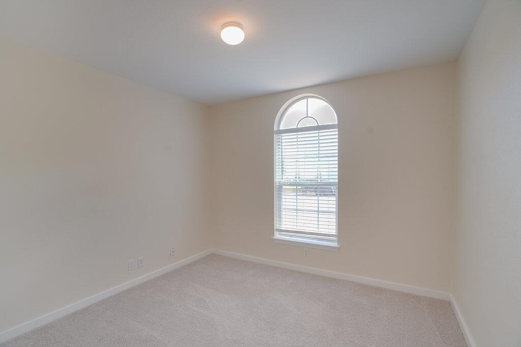 402 Hickory Tree Dr Property Photo 7