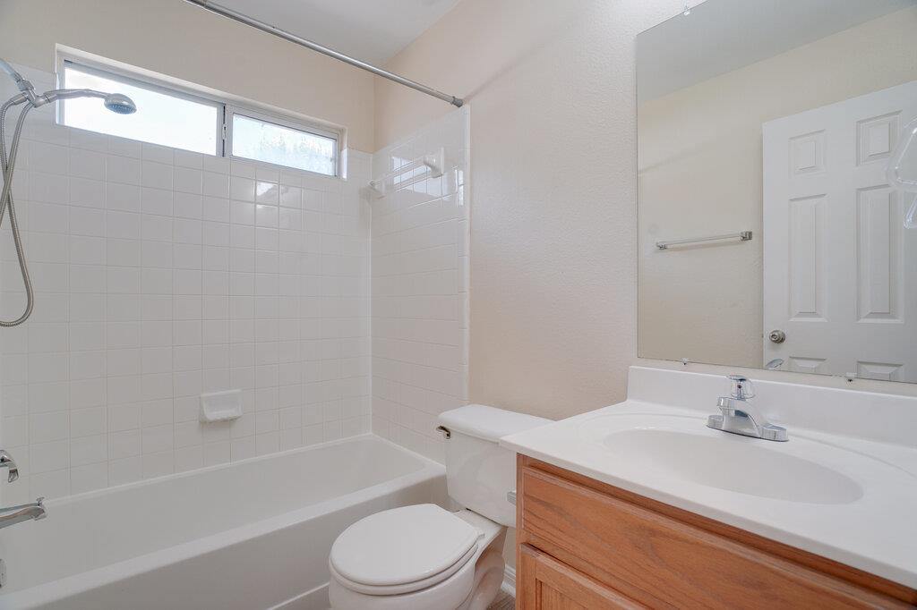402 Hickory Tree Dr Property Photo 9