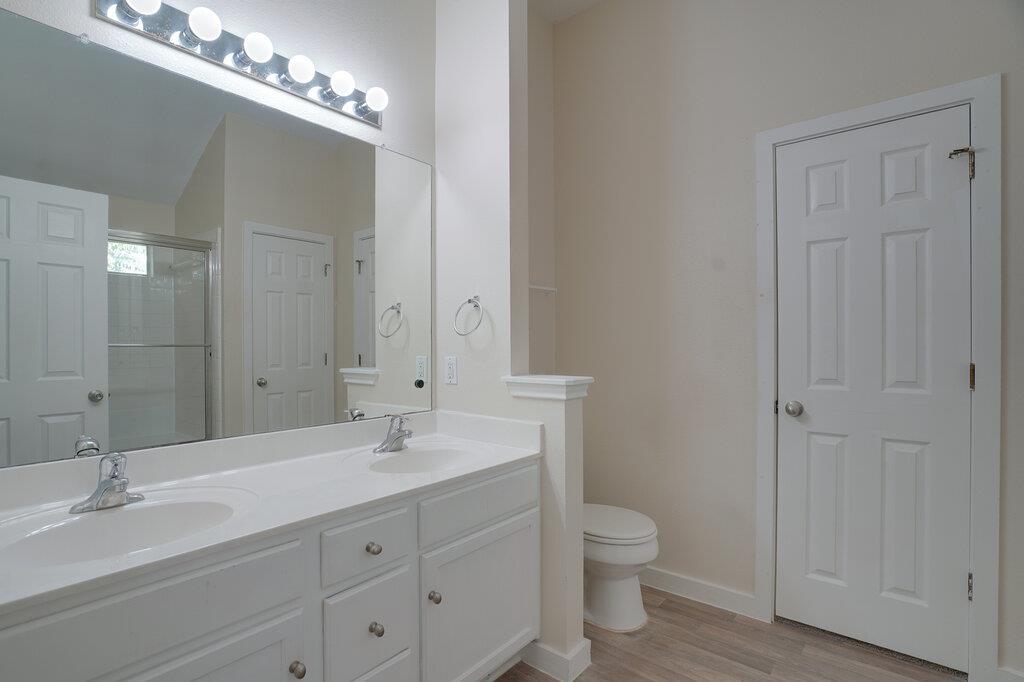 402 Hickory Tree Dr Property Photo 16