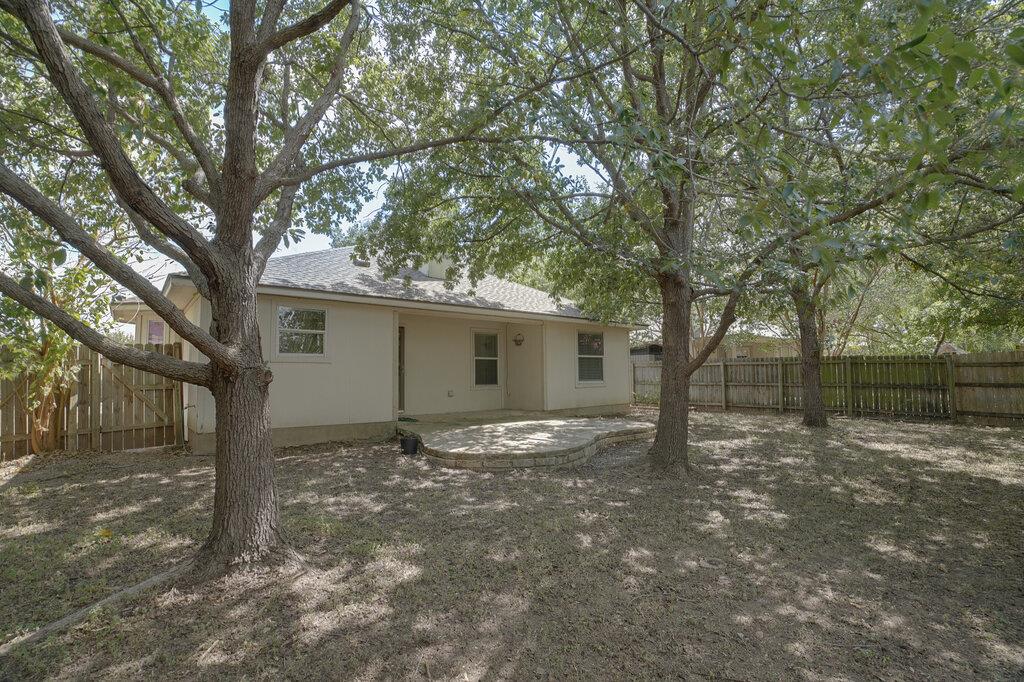 402 Hickory Tree Dr Property Photo 18