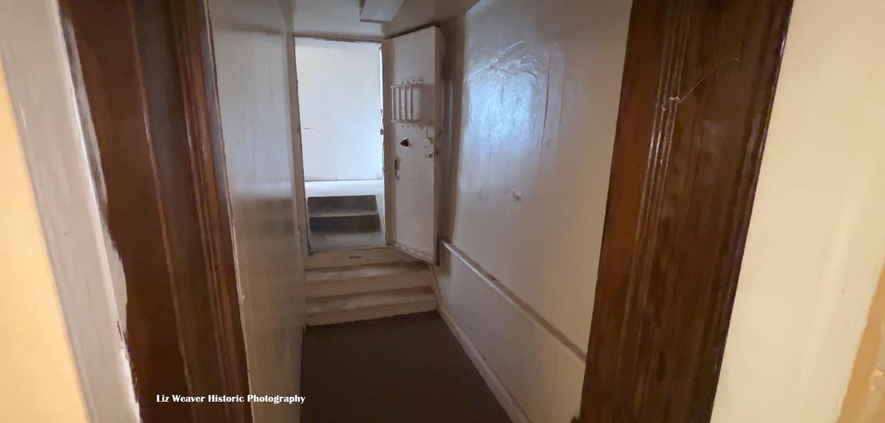 102 W 3rd St Property Photo 13