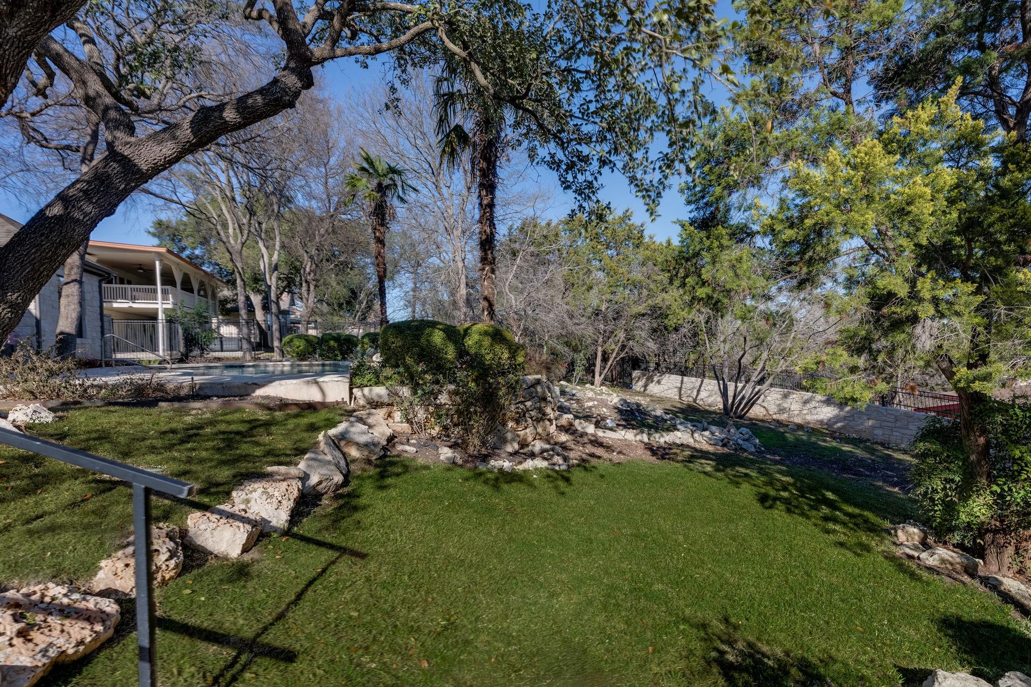 132 Lakeway Dr Property Photo 7