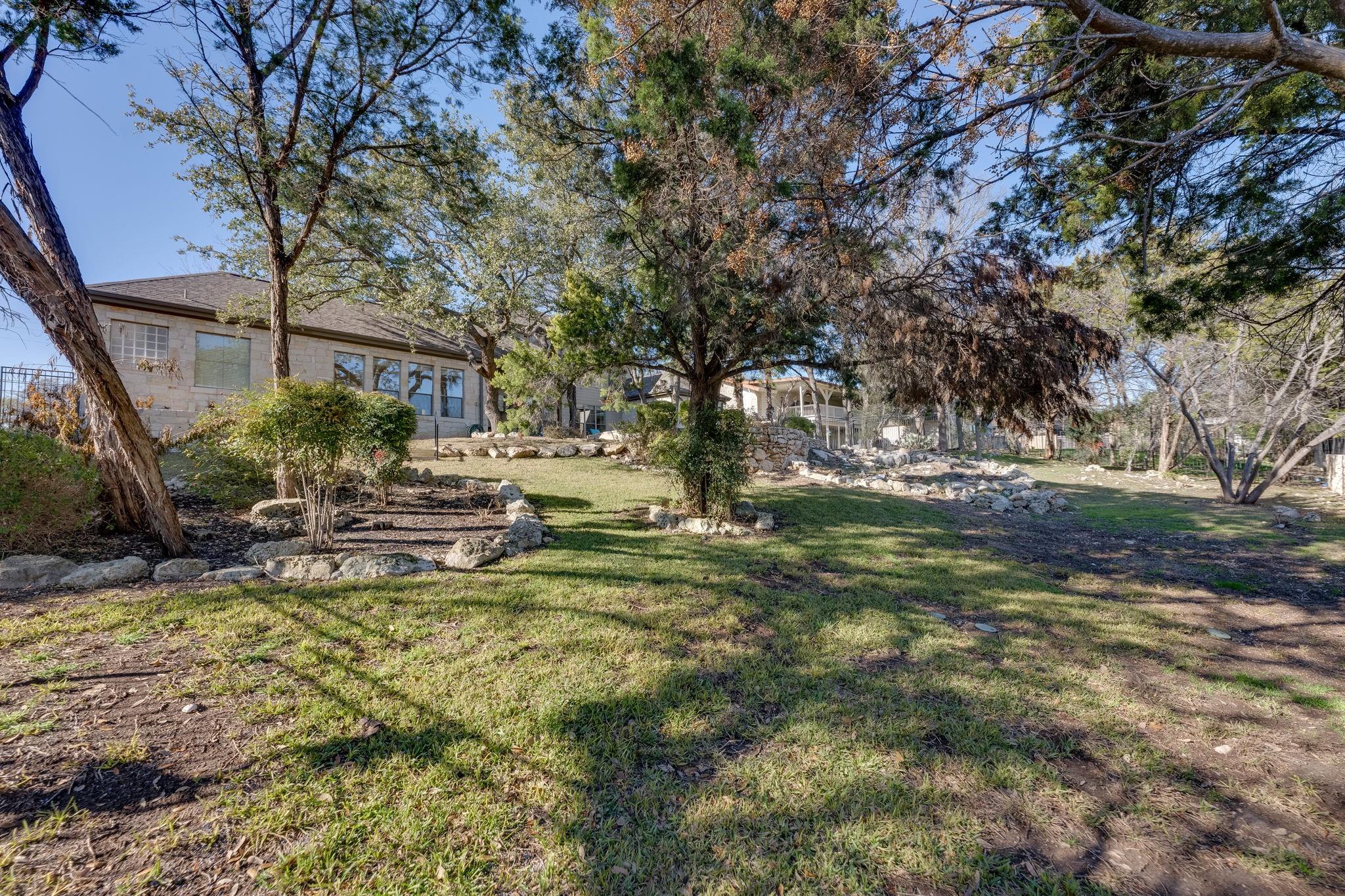 132 Lakeway Dr Property Photo 29