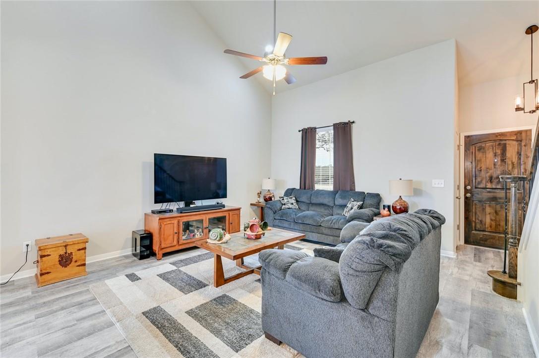 400 Lewisville Ln Property Photo 5