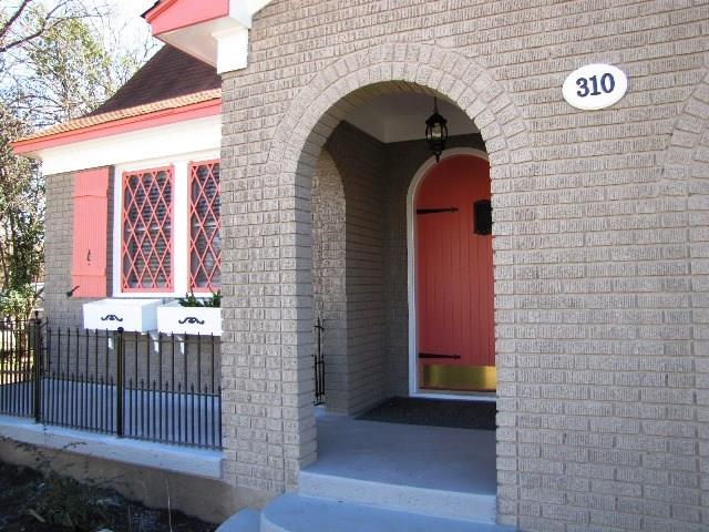 310 W University Ave #2 Property Photo 2