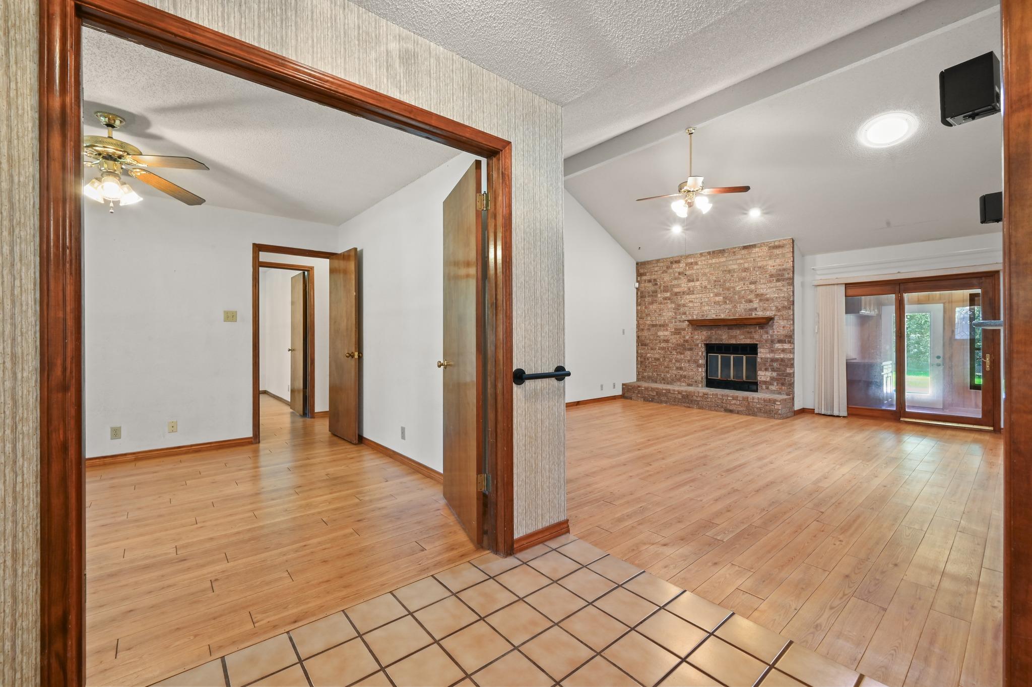 810 Pine Siskin Dr Property Photo 6