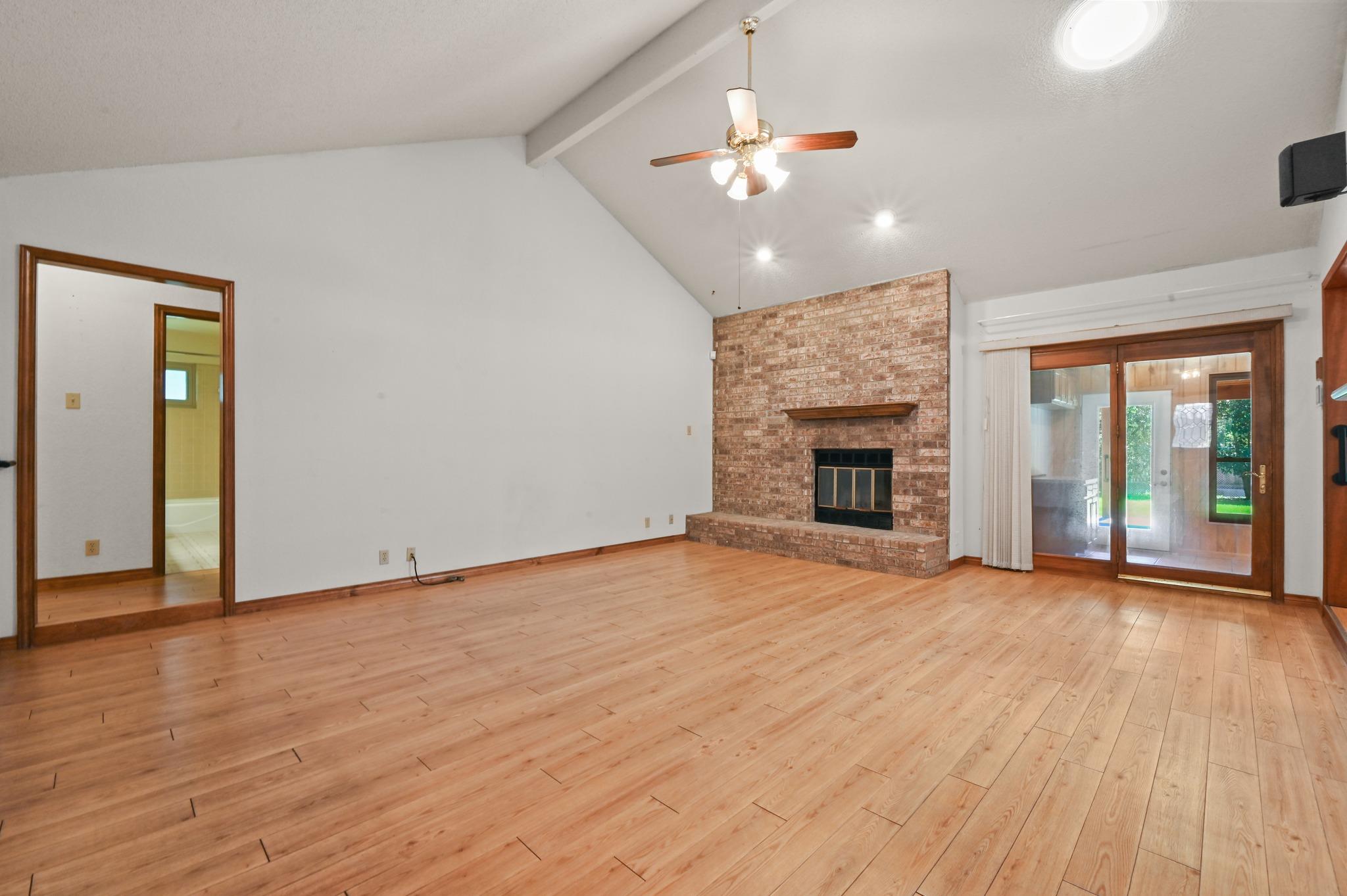 810 Pine Siskin Dr Property Photo 8