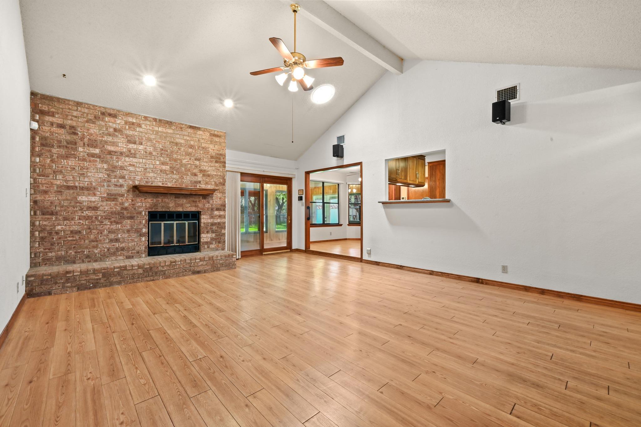 810 Pine Siskin Dr Property Photo 9