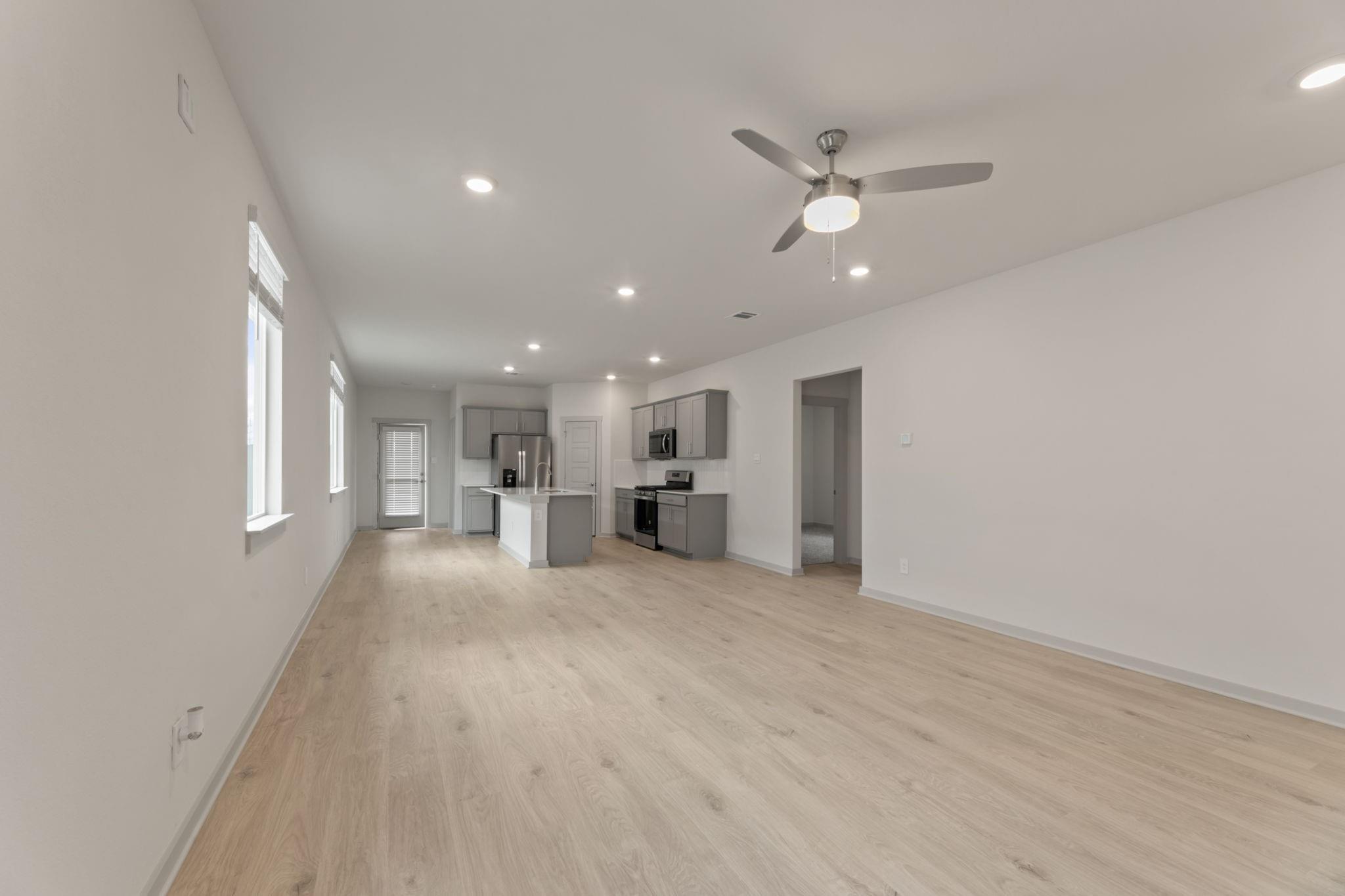 237 Ashford St Property Photo 4