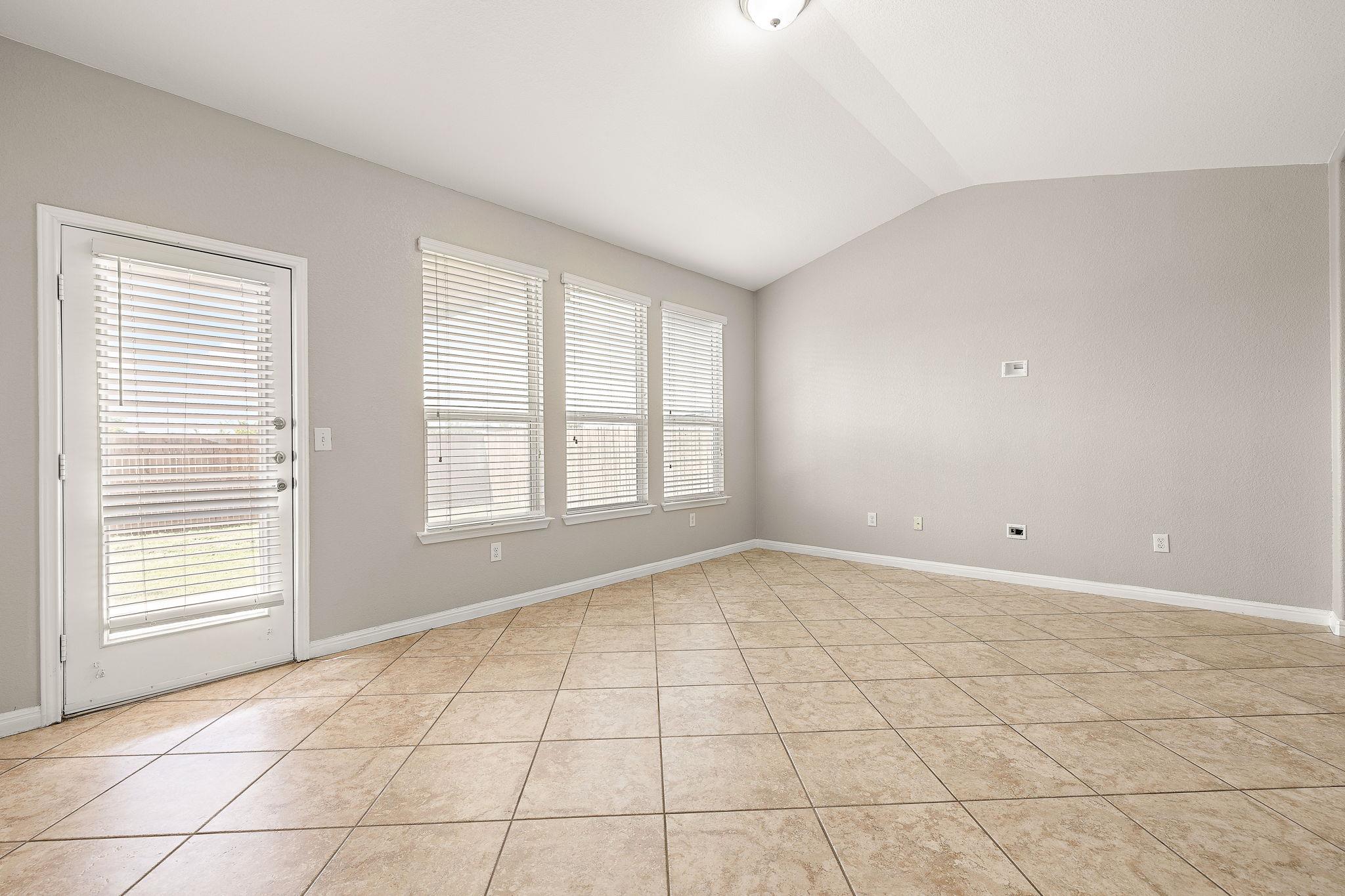 313 Moulins Ln Property Photo 20