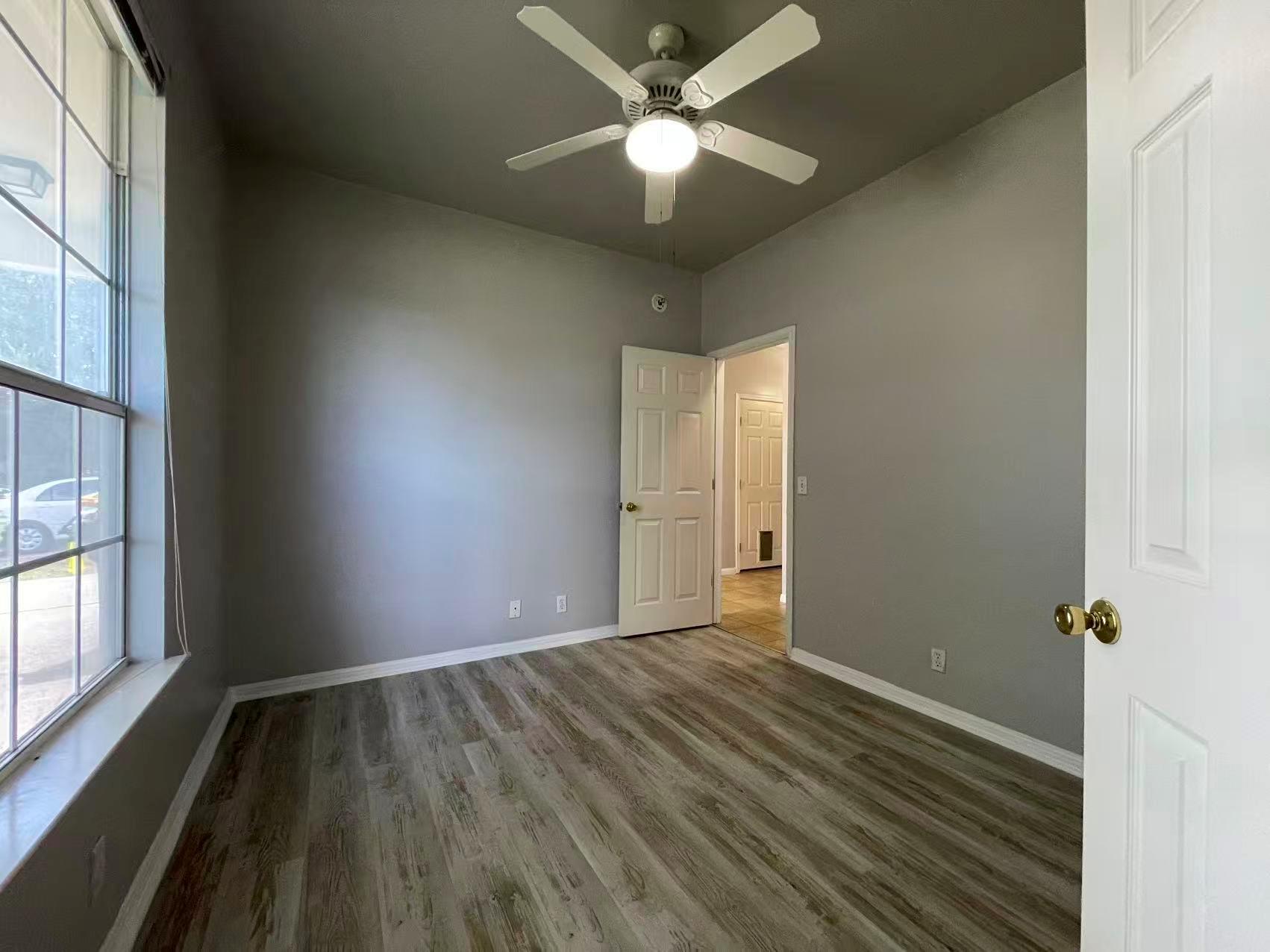 11603 Marshall St Property Photo 6