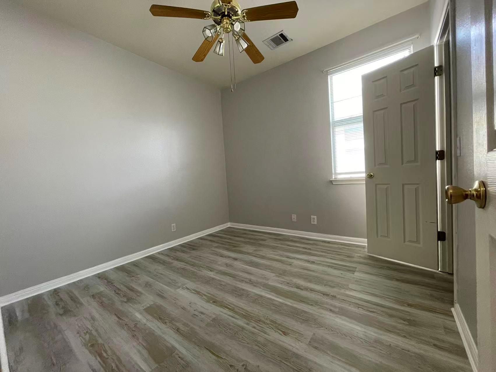 11603 Marshall St Property Photo 8