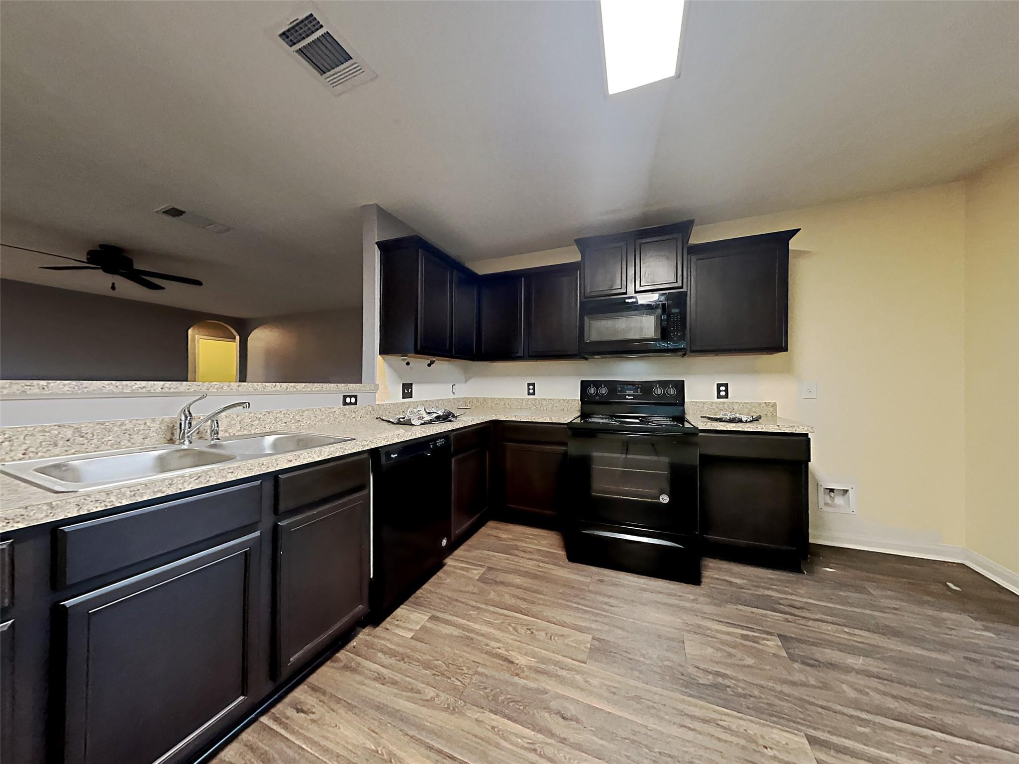1404 Breanna Ln Property Photo 5
