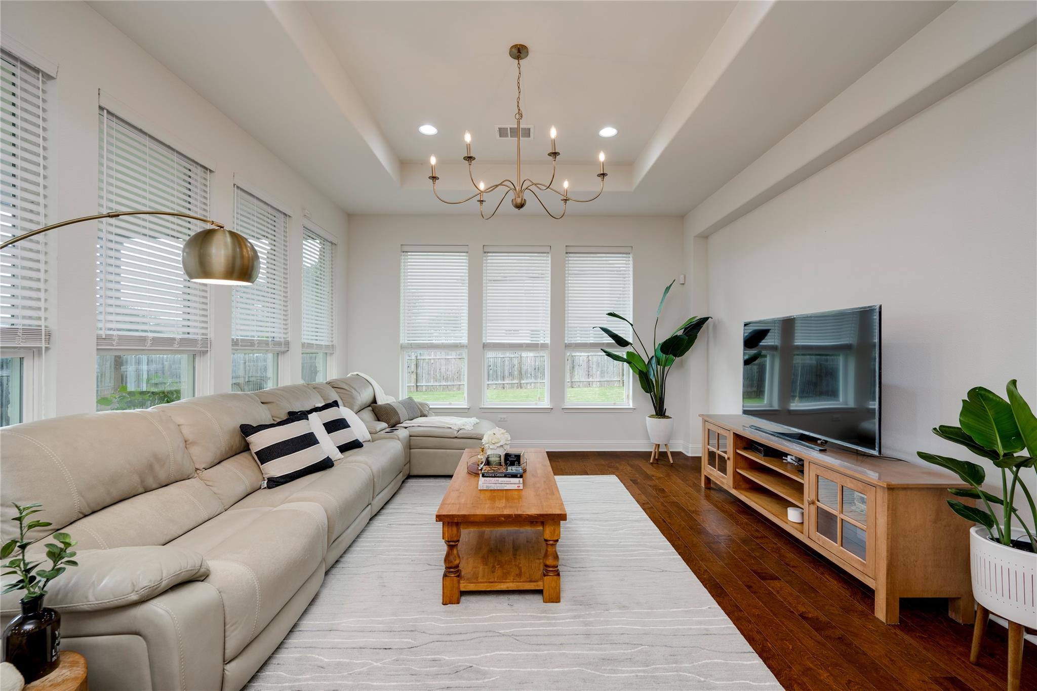 7107 Calpe Dr Property Photo 3