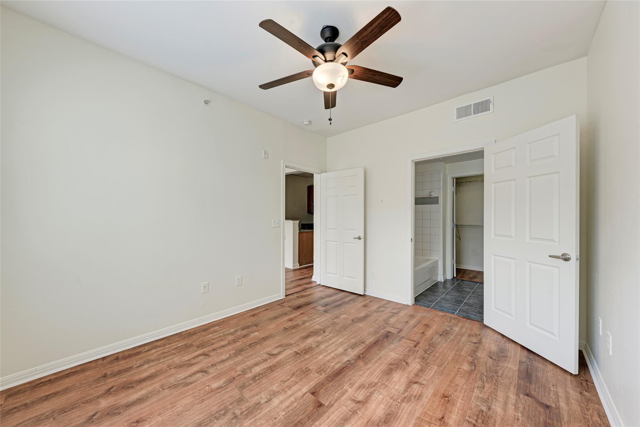 2502 Leon St #518 Property Photo 9