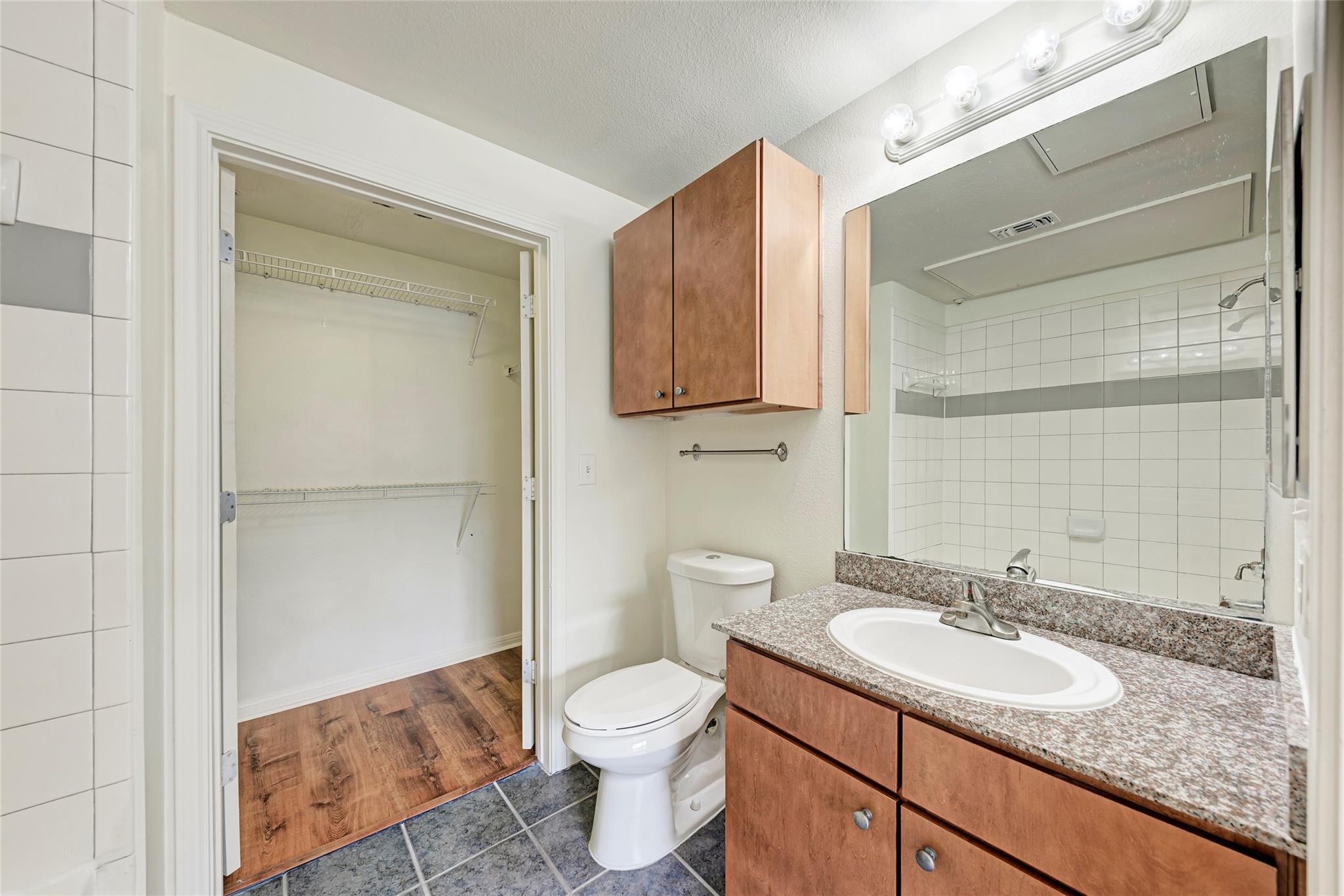 2502 Leon St #518 Property Photo 10