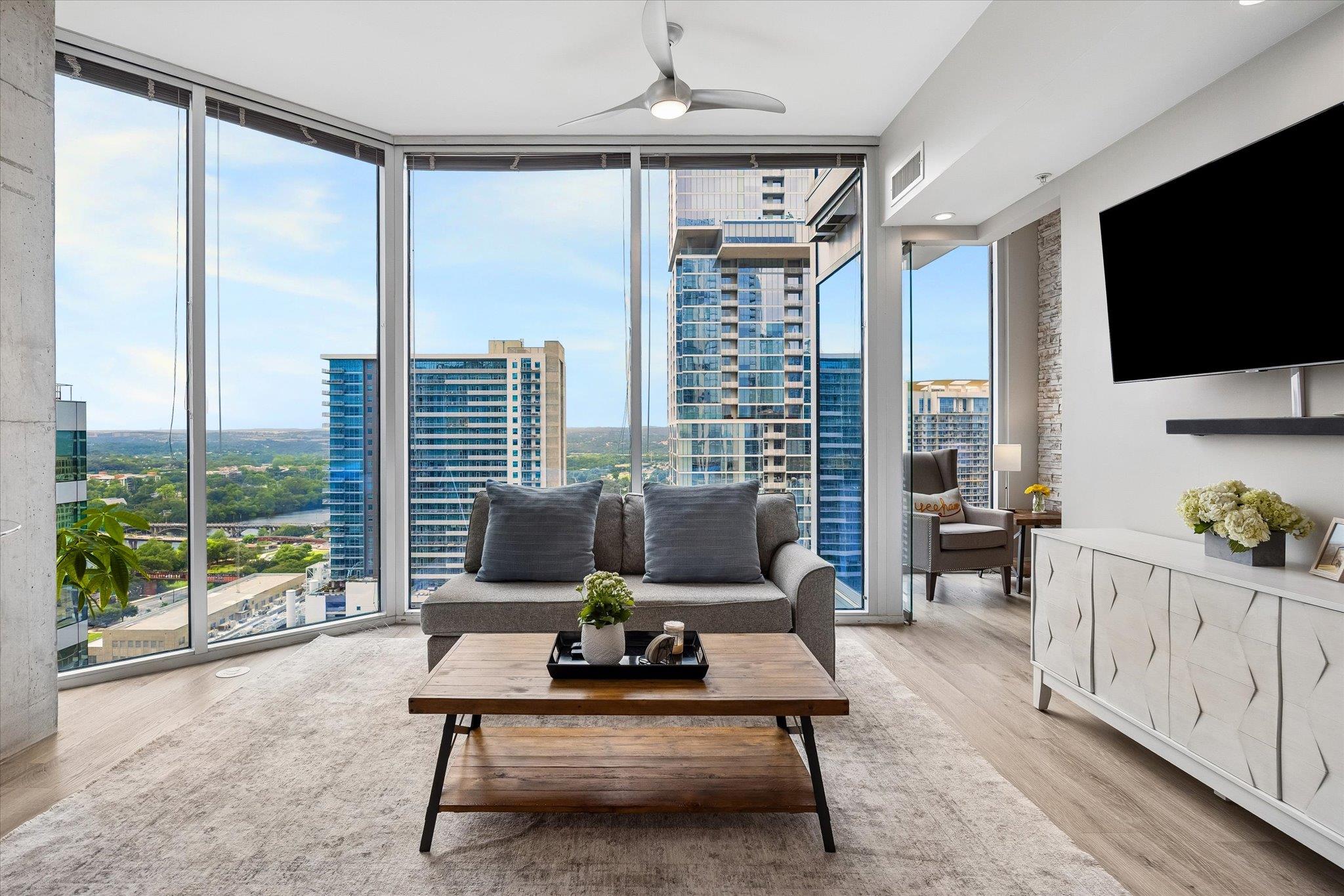 360 Nueces St #2302 Property Photo 4
