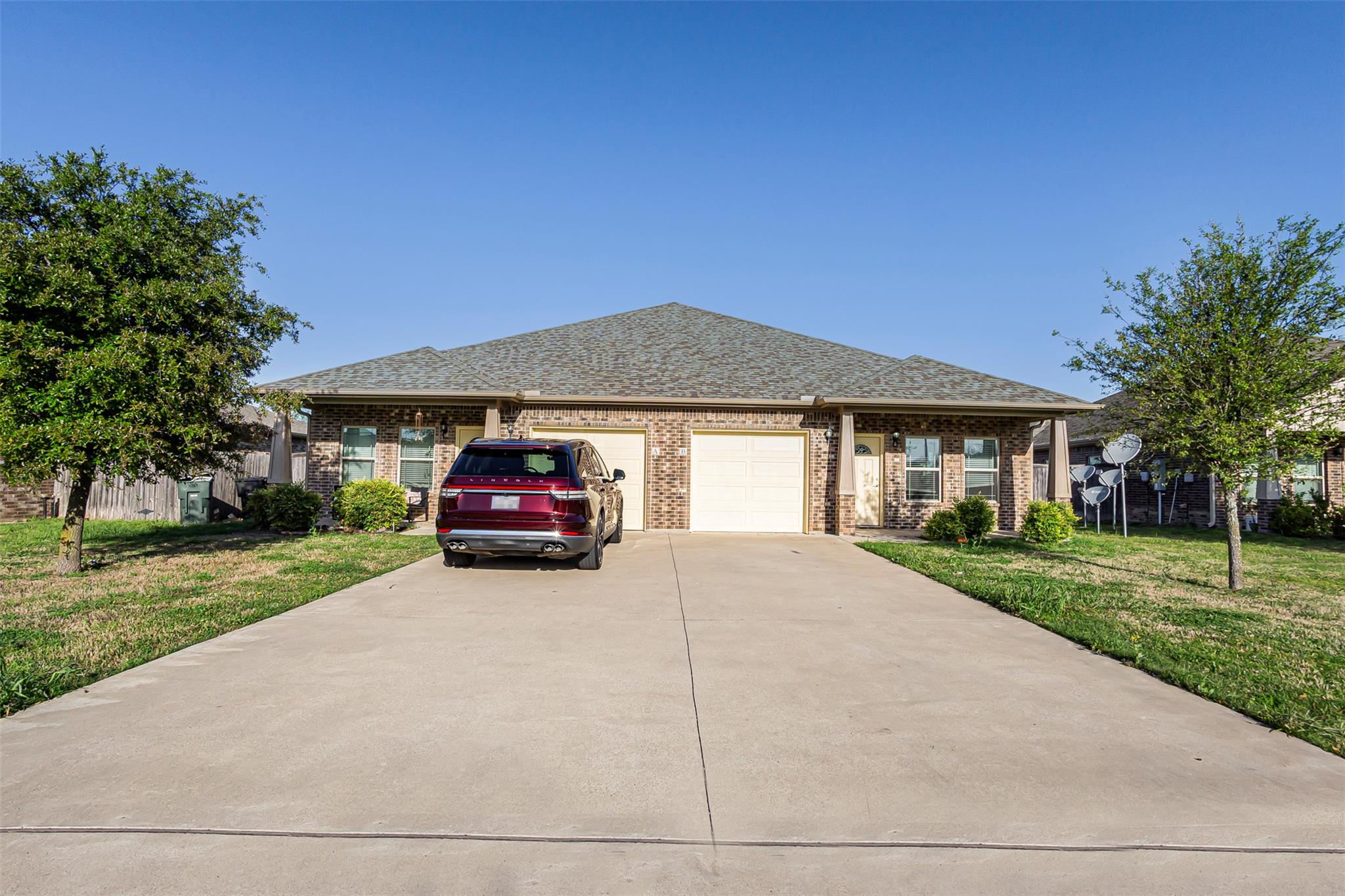1121 Swanflower Ln Property Photo