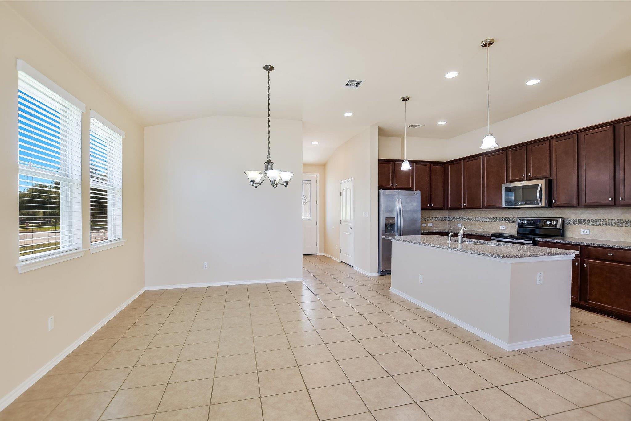 19216 Kimberlite Dr Property Photo 4