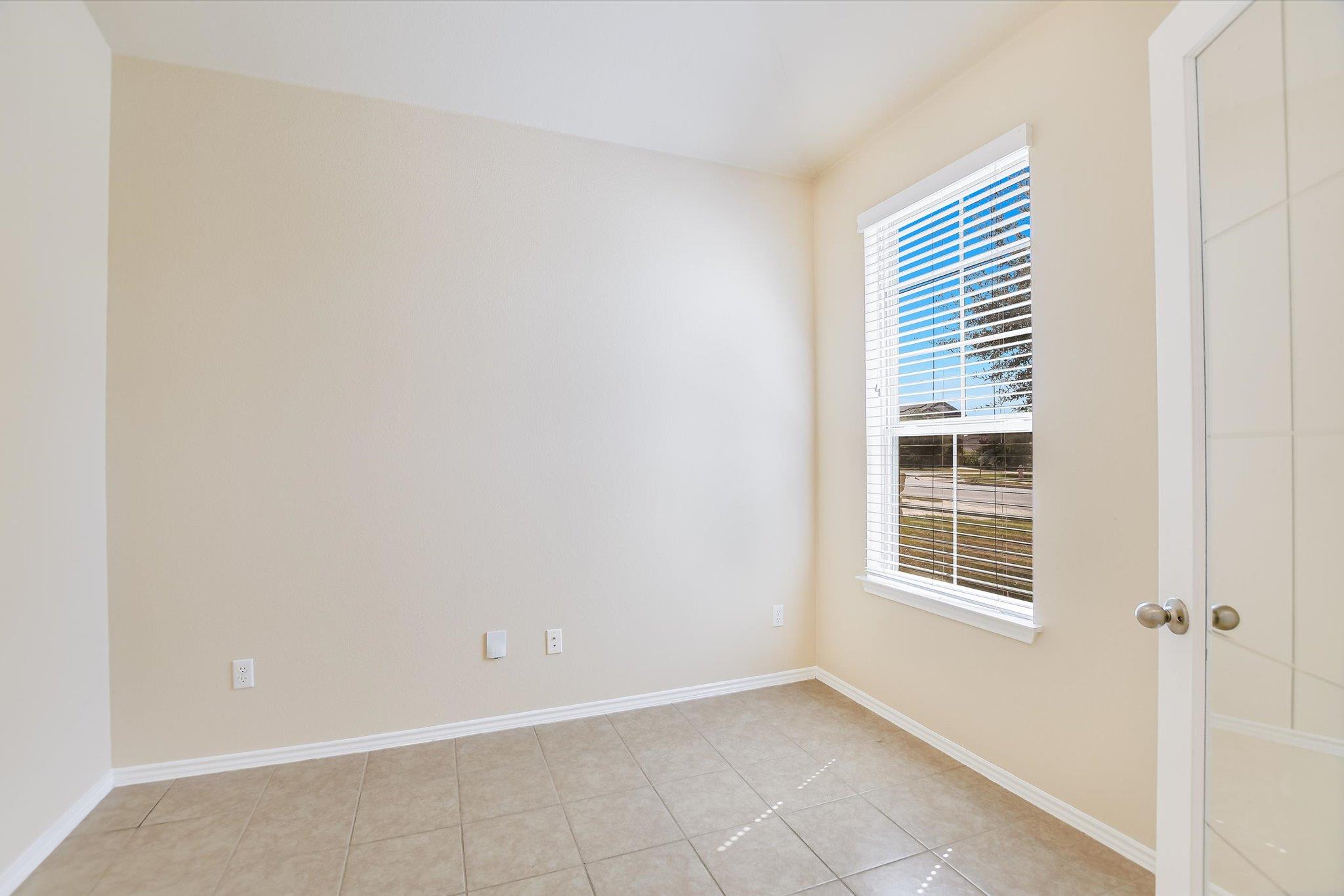 19216 Kimberlite Dr Property Photo 5
