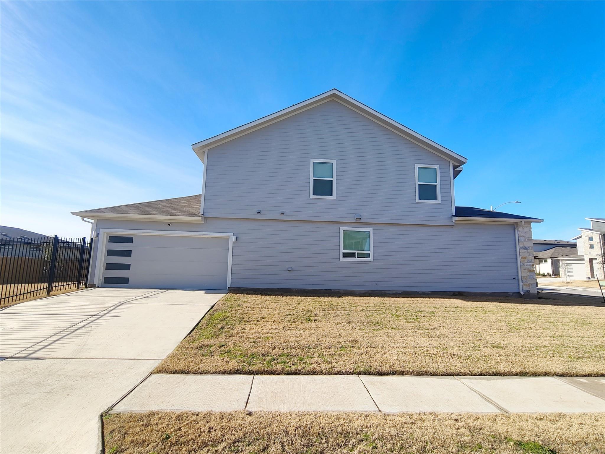 7417 Sagira Path Property Photo 4