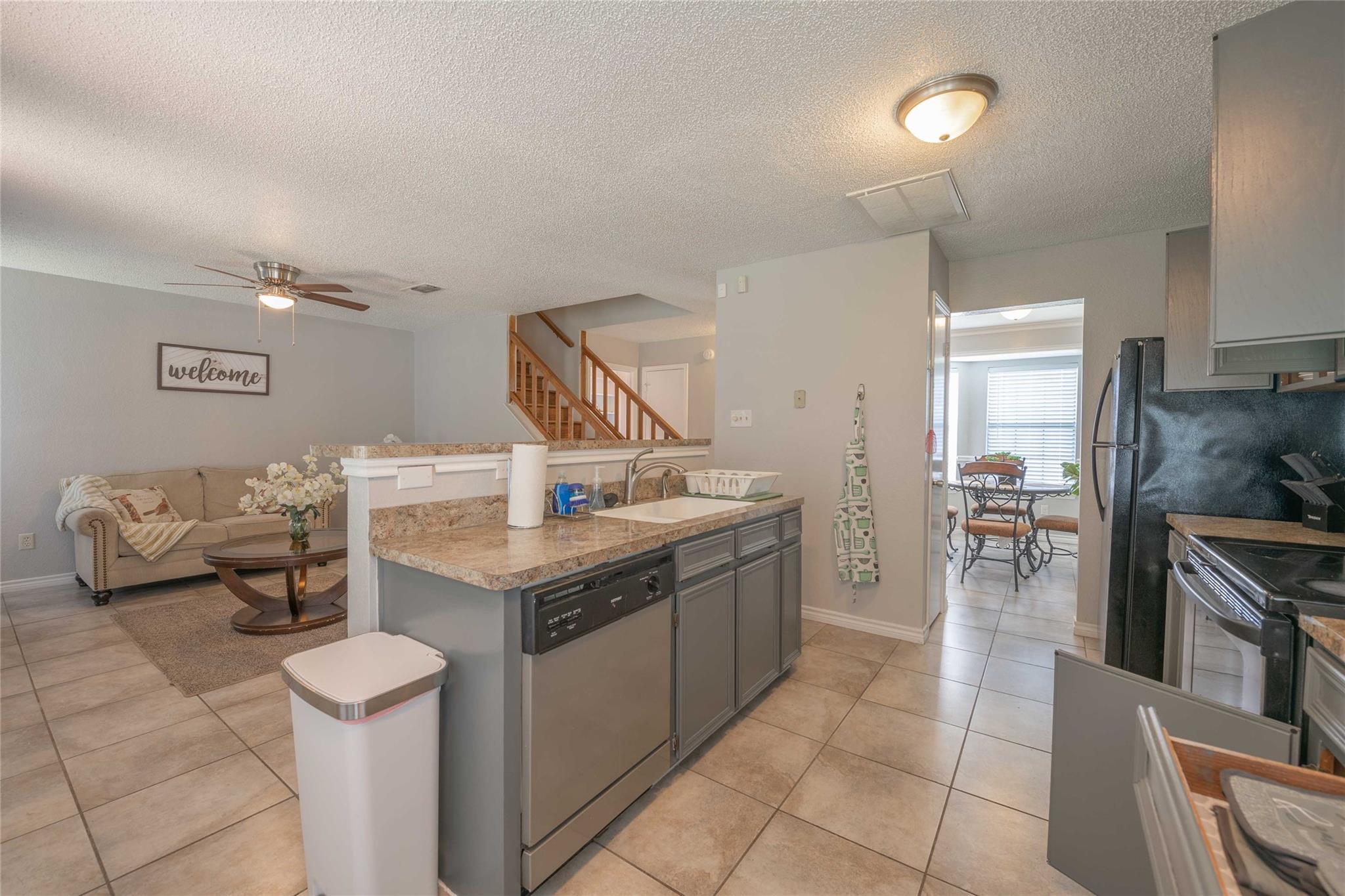 2608 Willow Springs Rd Property Photo 3