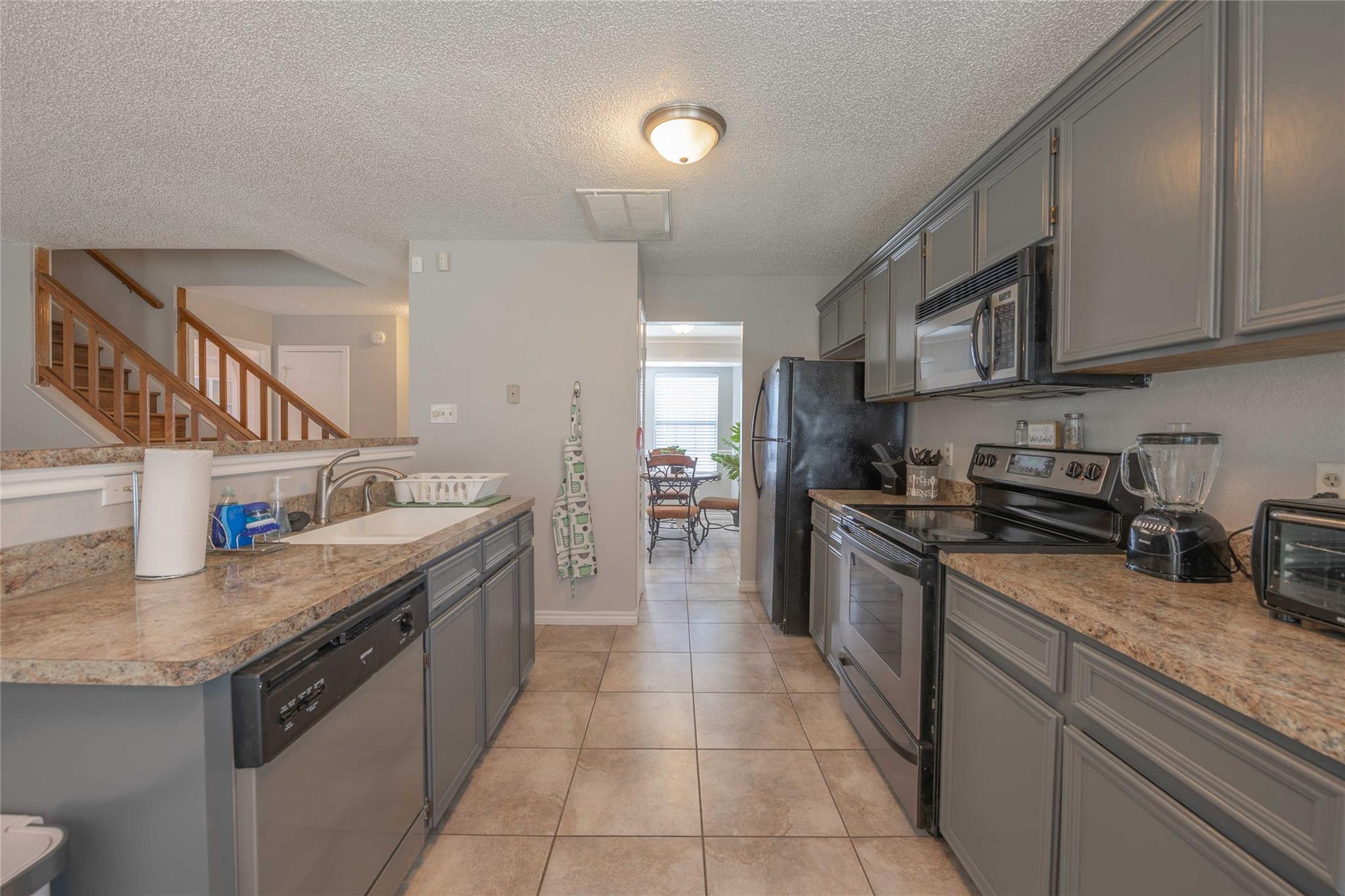 2608 Willow Springs Rd Property Photo 5