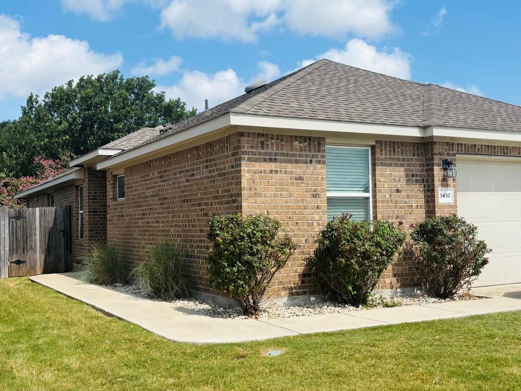 1410 Walden Pond Dr Property Photo 1