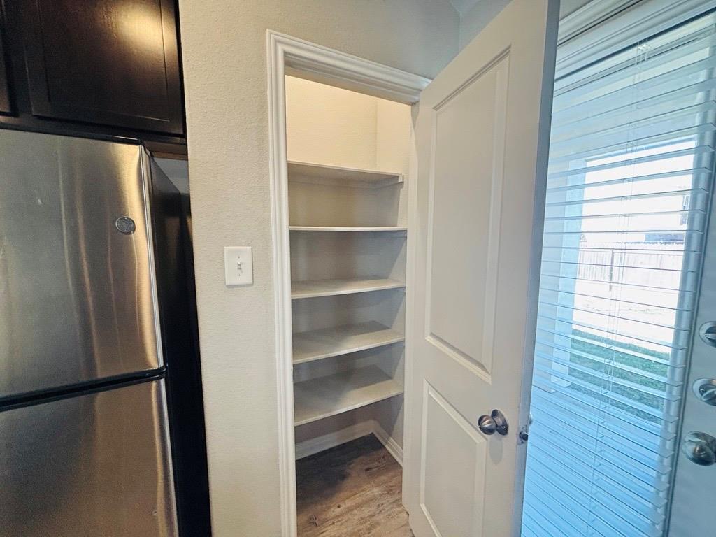 1410 Walden Pond Dr Property Photo 3