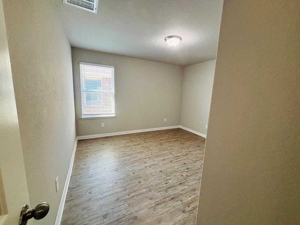 1410 Walden Pond Dr Property Photo 19