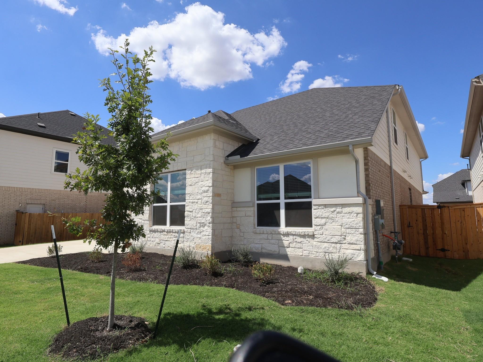 3721 Plentywood Ln Property Photo 3