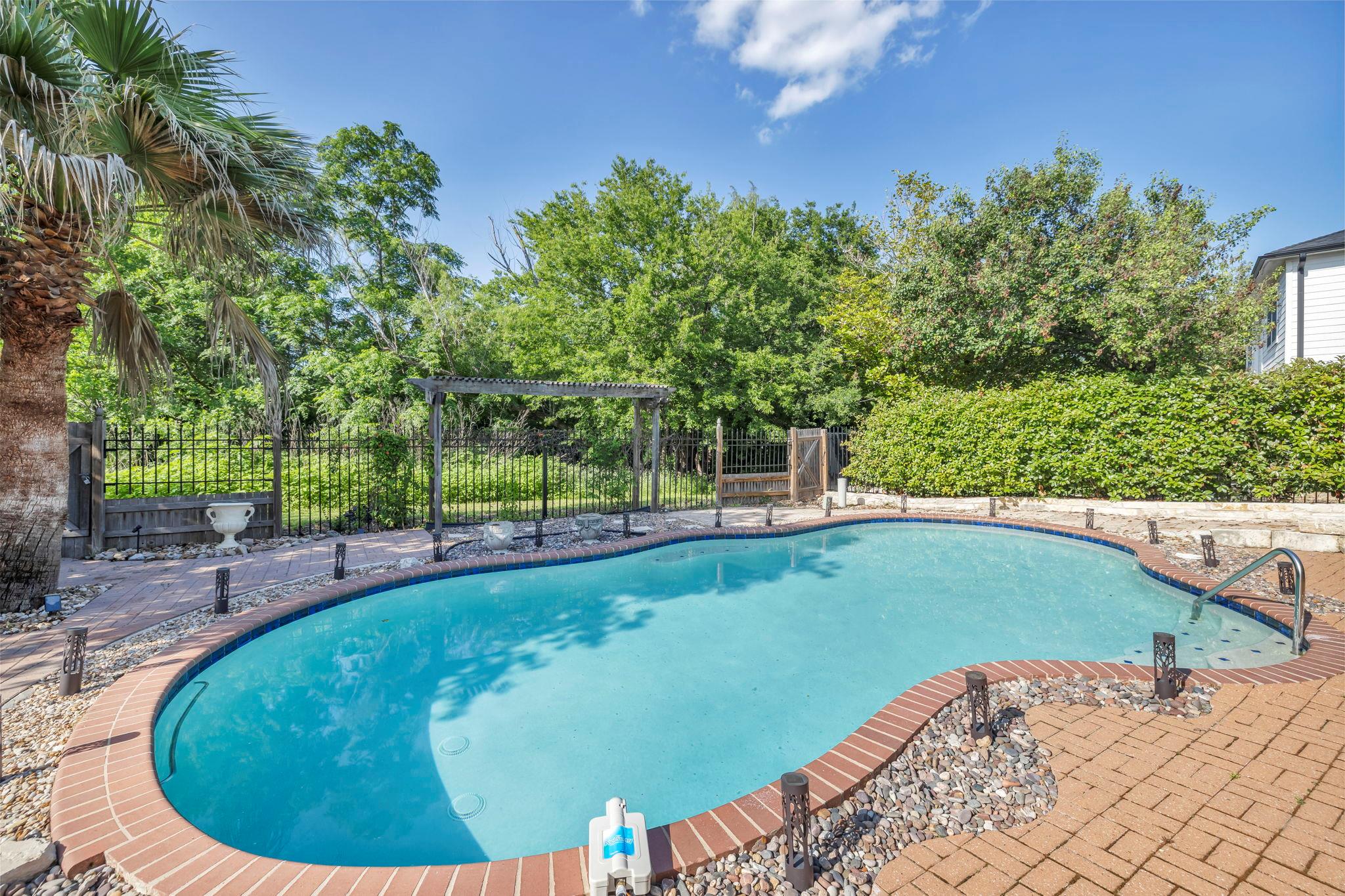 6806 Thistle Hill Way Property Photo 1