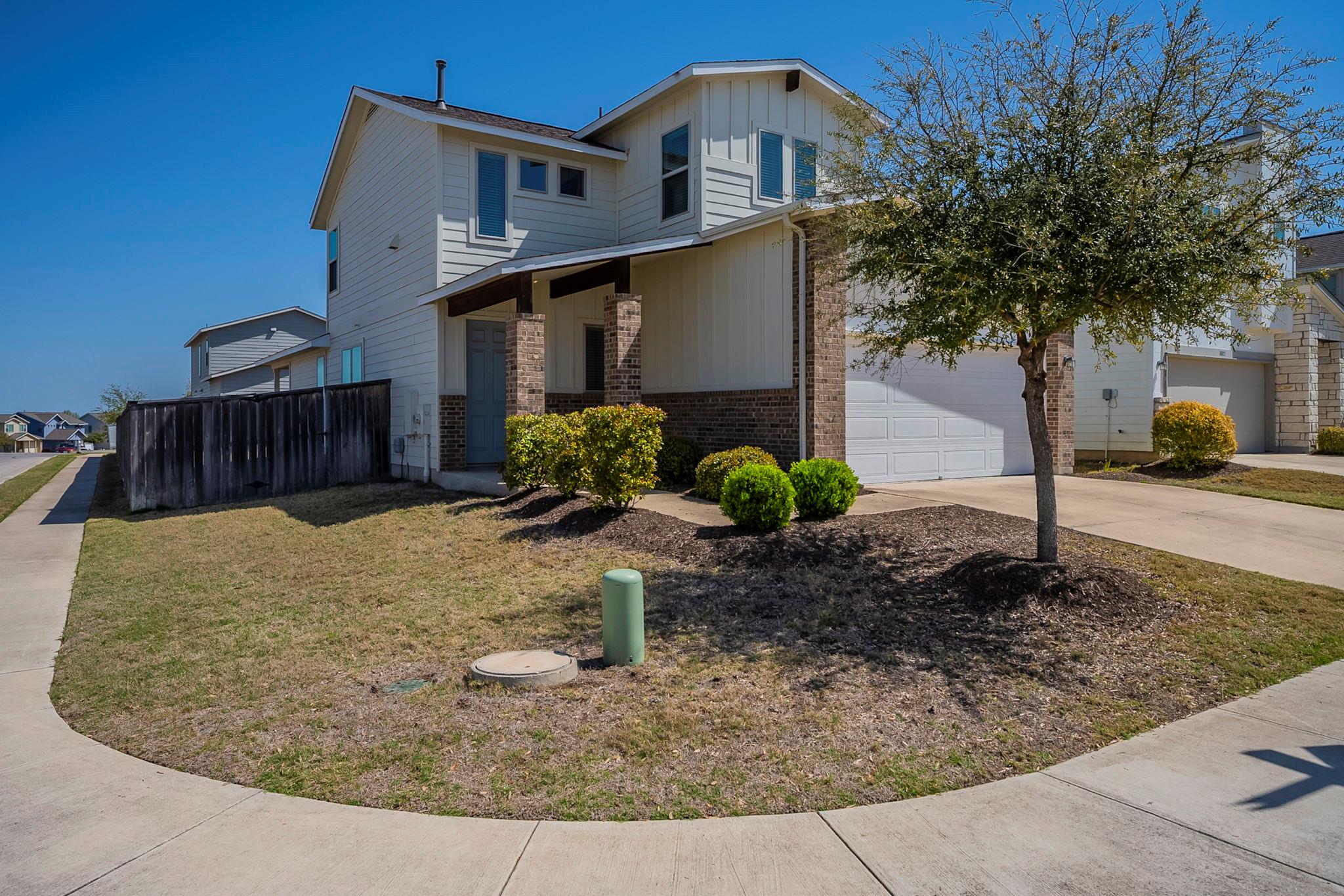 8000 Dampton Ln Property Photo