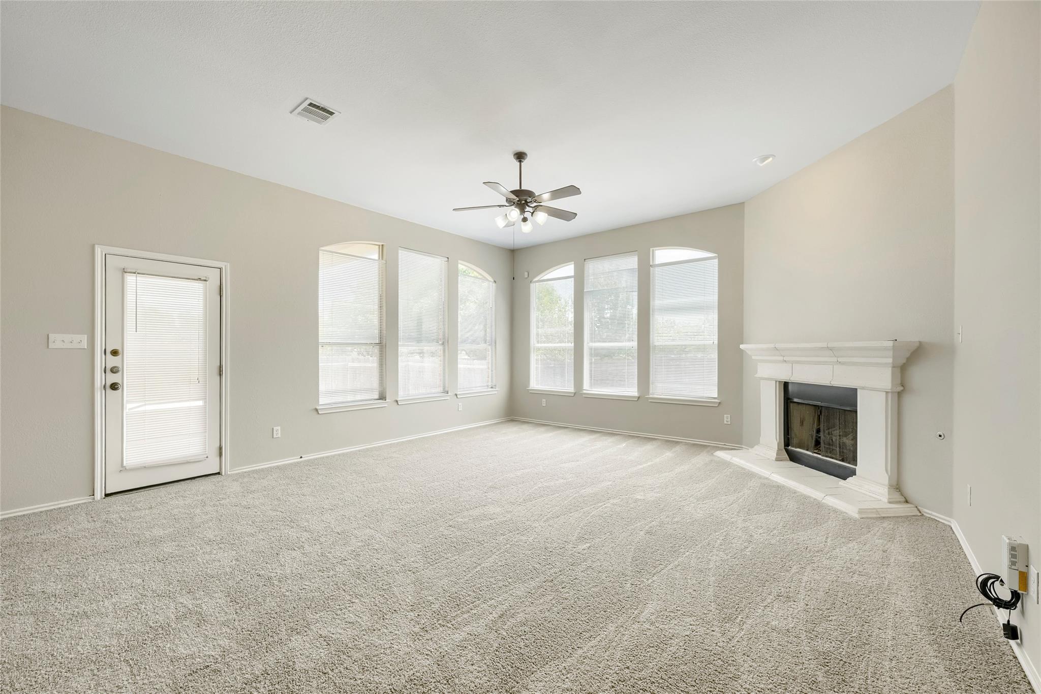 18705 Deep Water Dr Property Photo 4