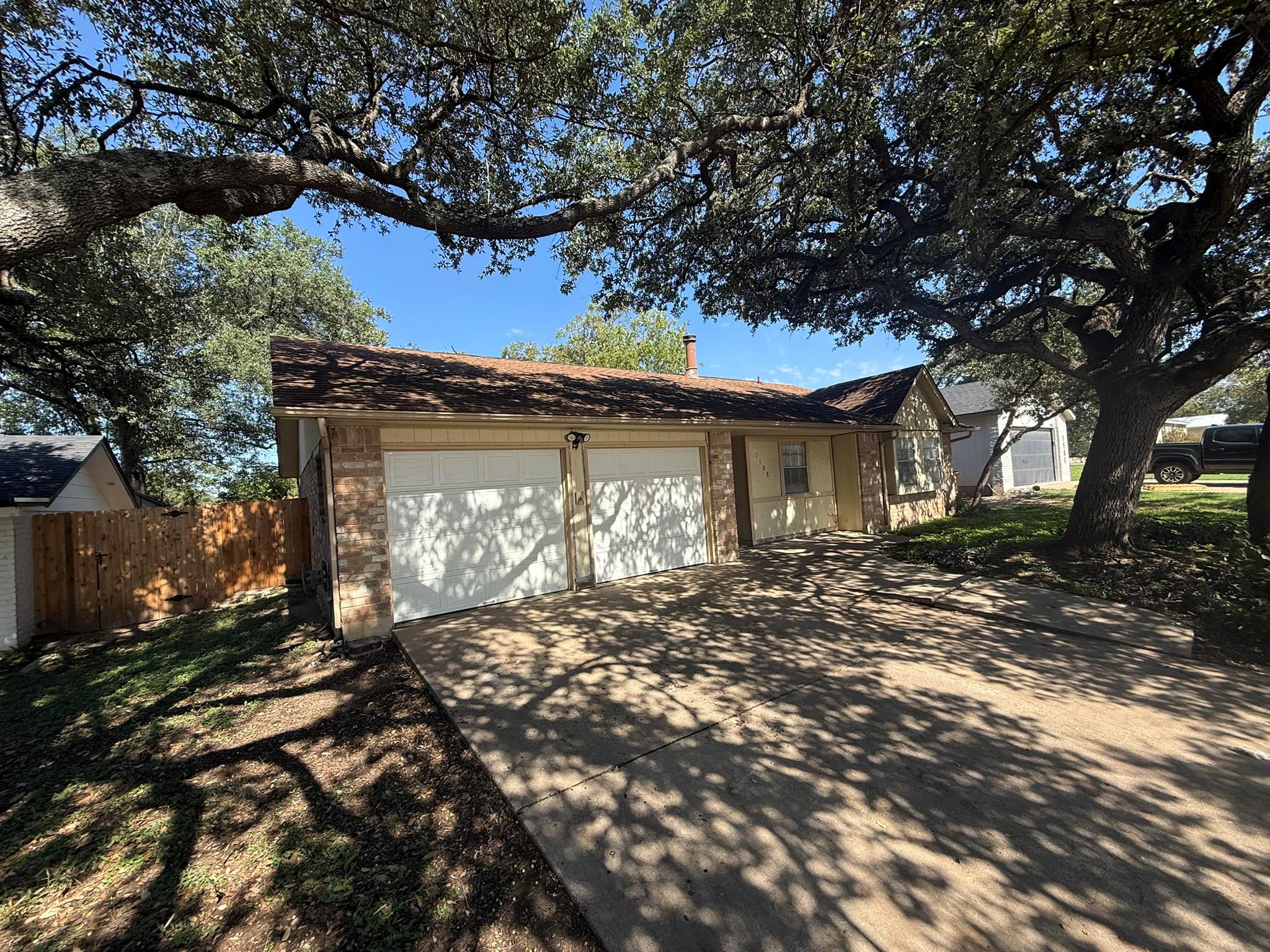 1108 Echo Ln Property Photo 1