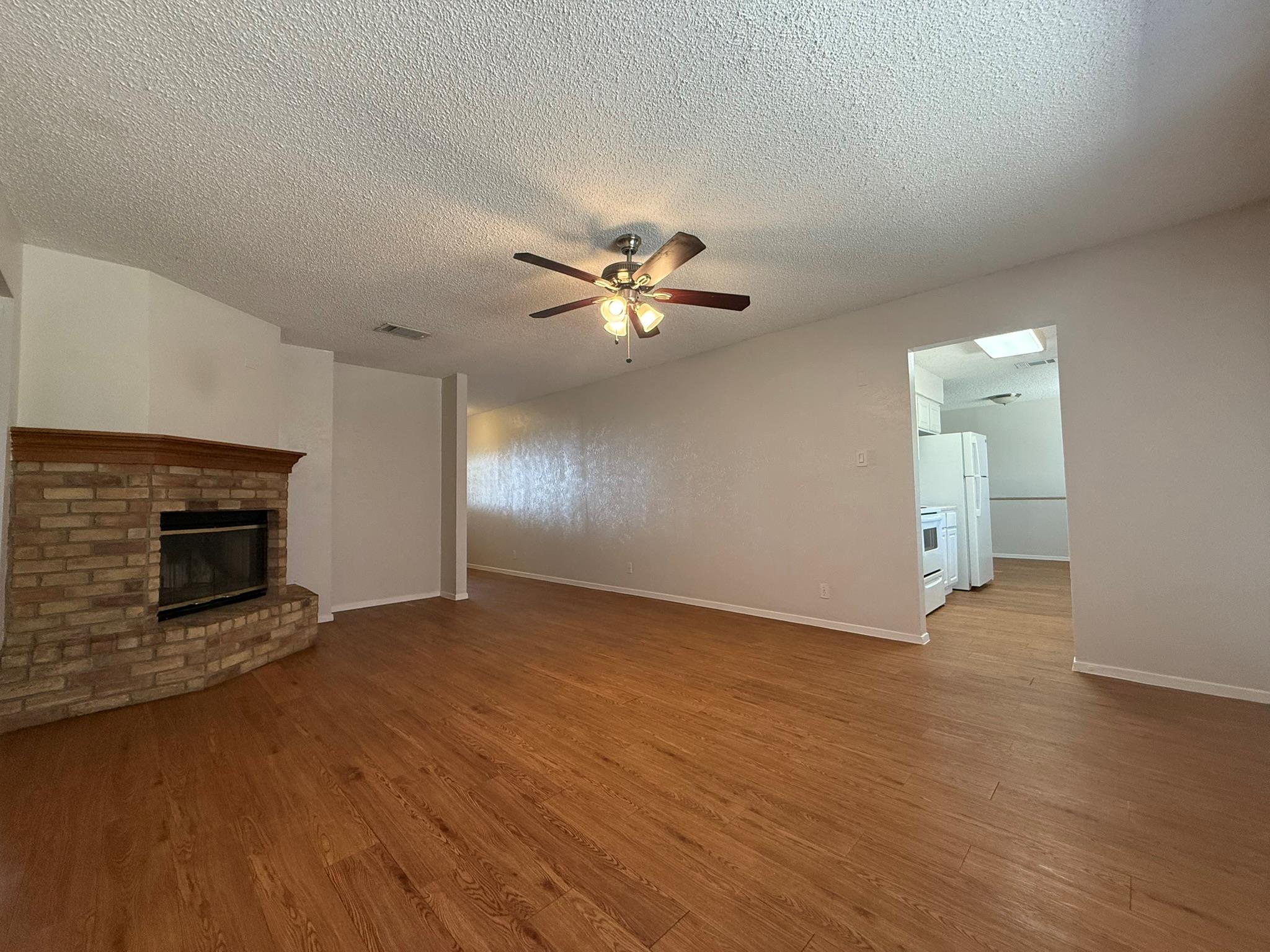 1108 Echo Ln Property Photo 4