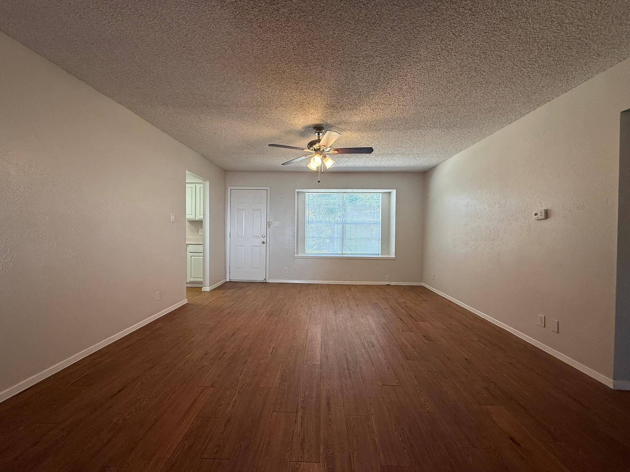 1108 Echo Ln Property Photo 6