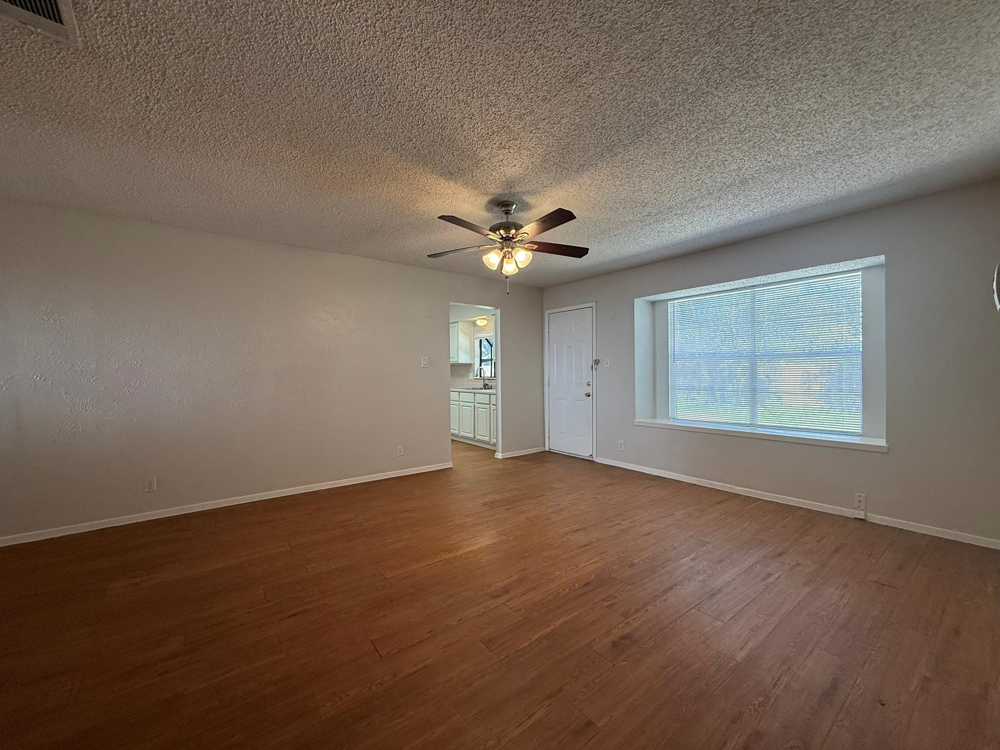 1108 Echo Ln Property Photo 7