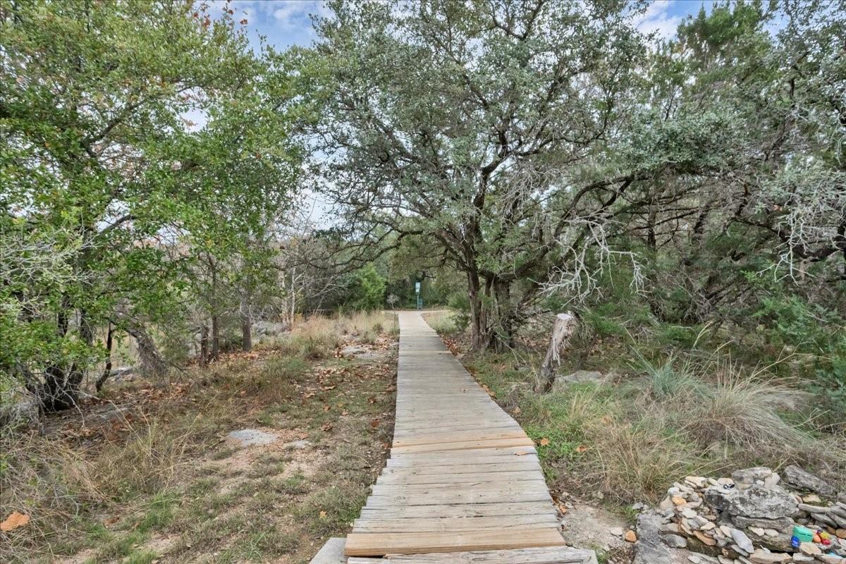 312 Alloway Dr Property Photo 8