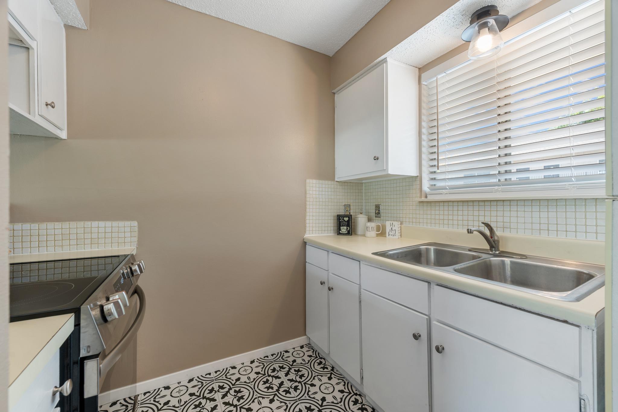 500 E Riverside Dr #119 Property Photo 5