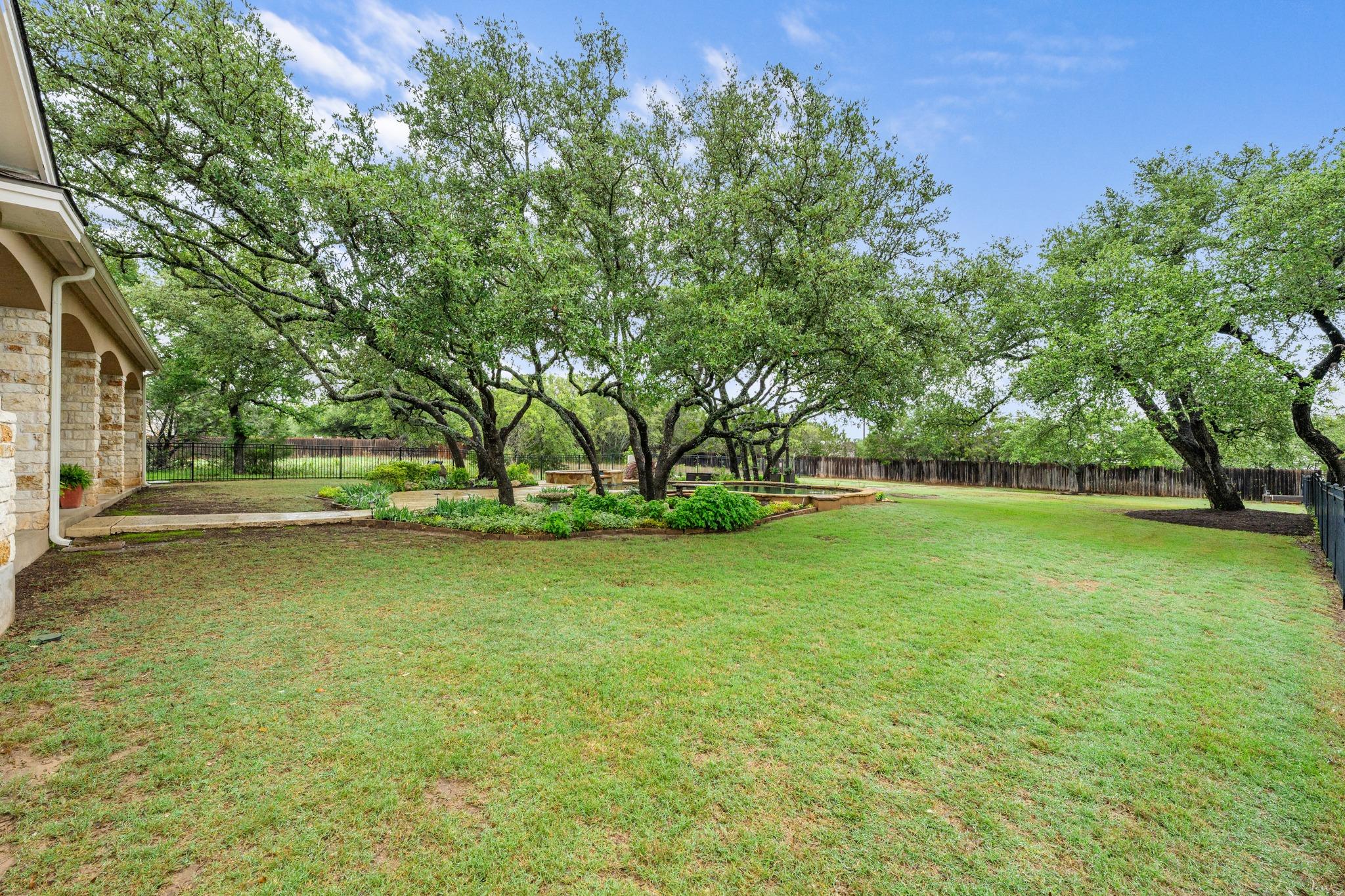 241 Onion Creek Ln Property Photo 28