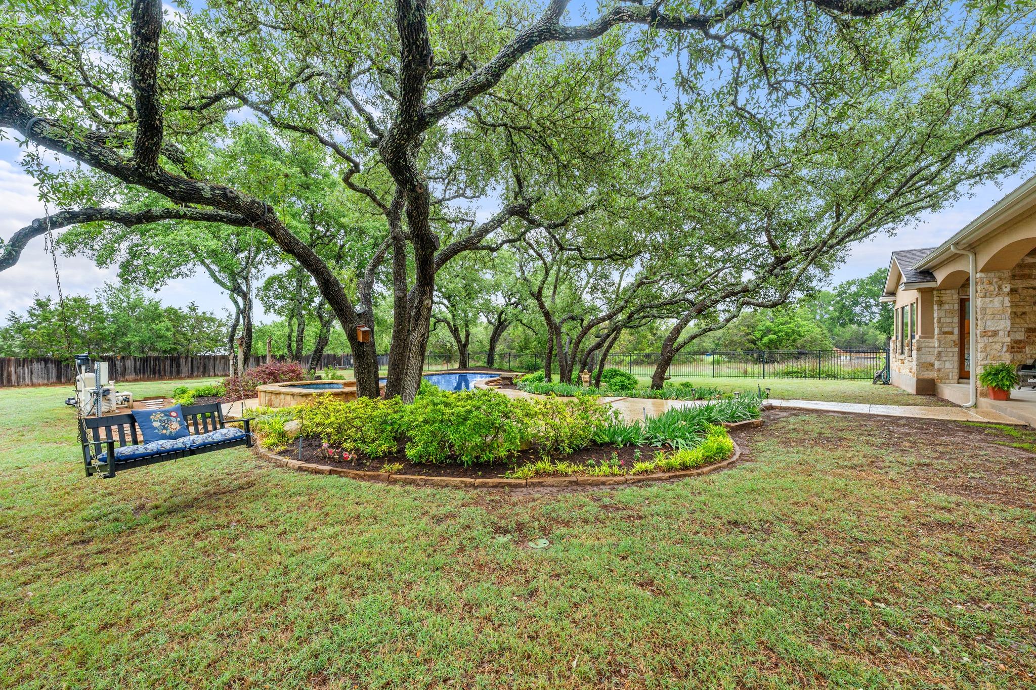 241 Onion Creek Ln Property Photo 31