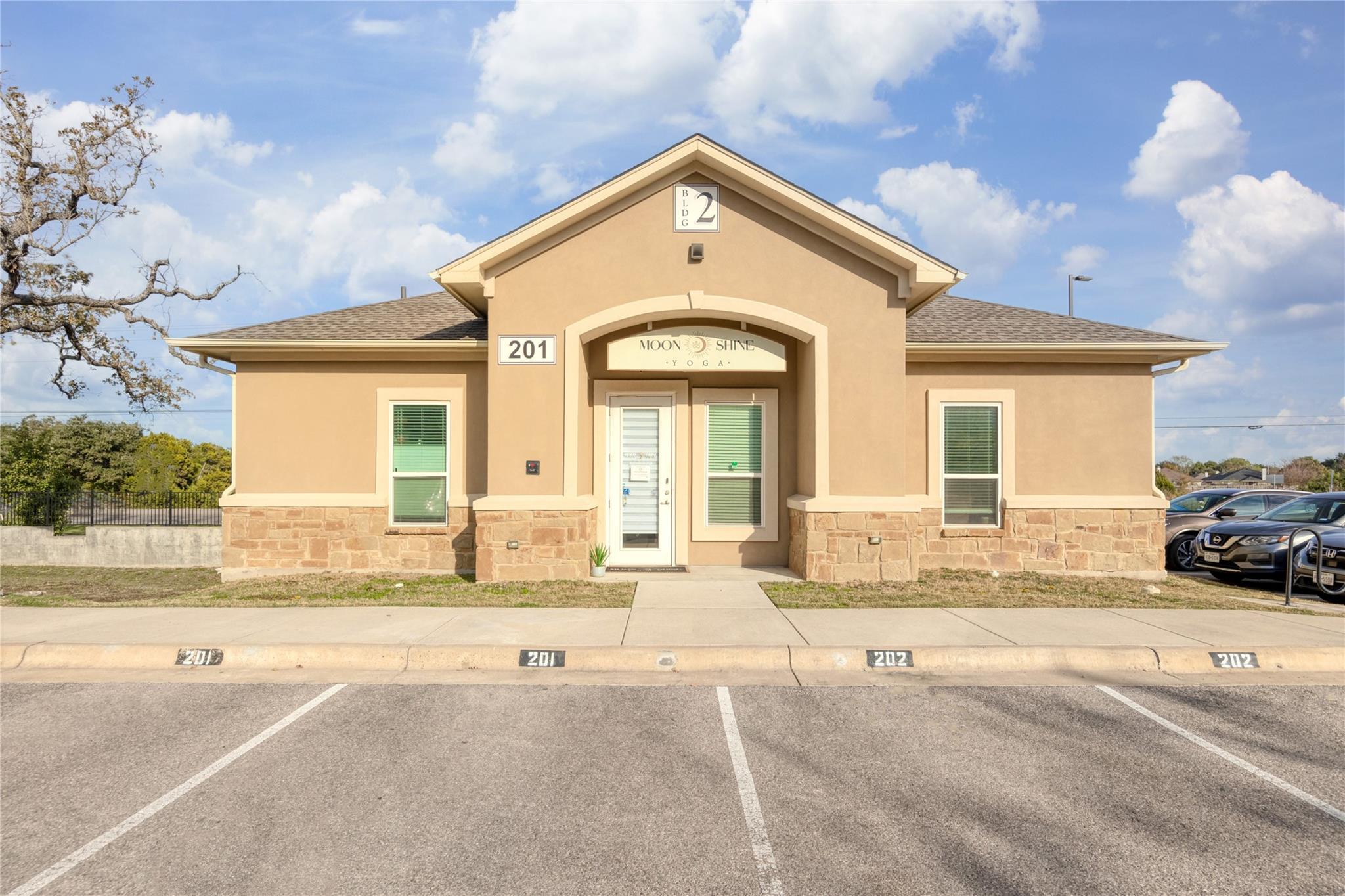 2251 Bagdad Rd 201a&b Property Photo
