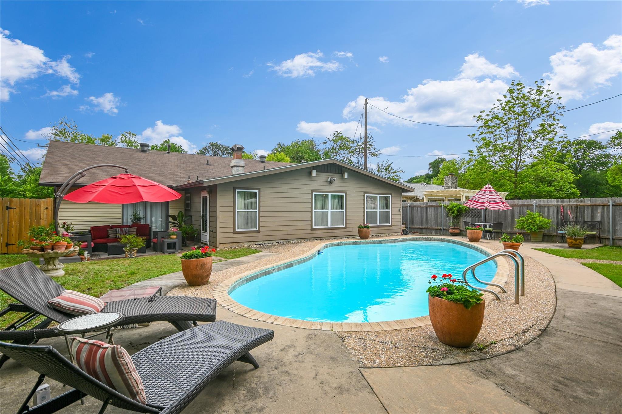 6702 Langston Dr Property Photo 1