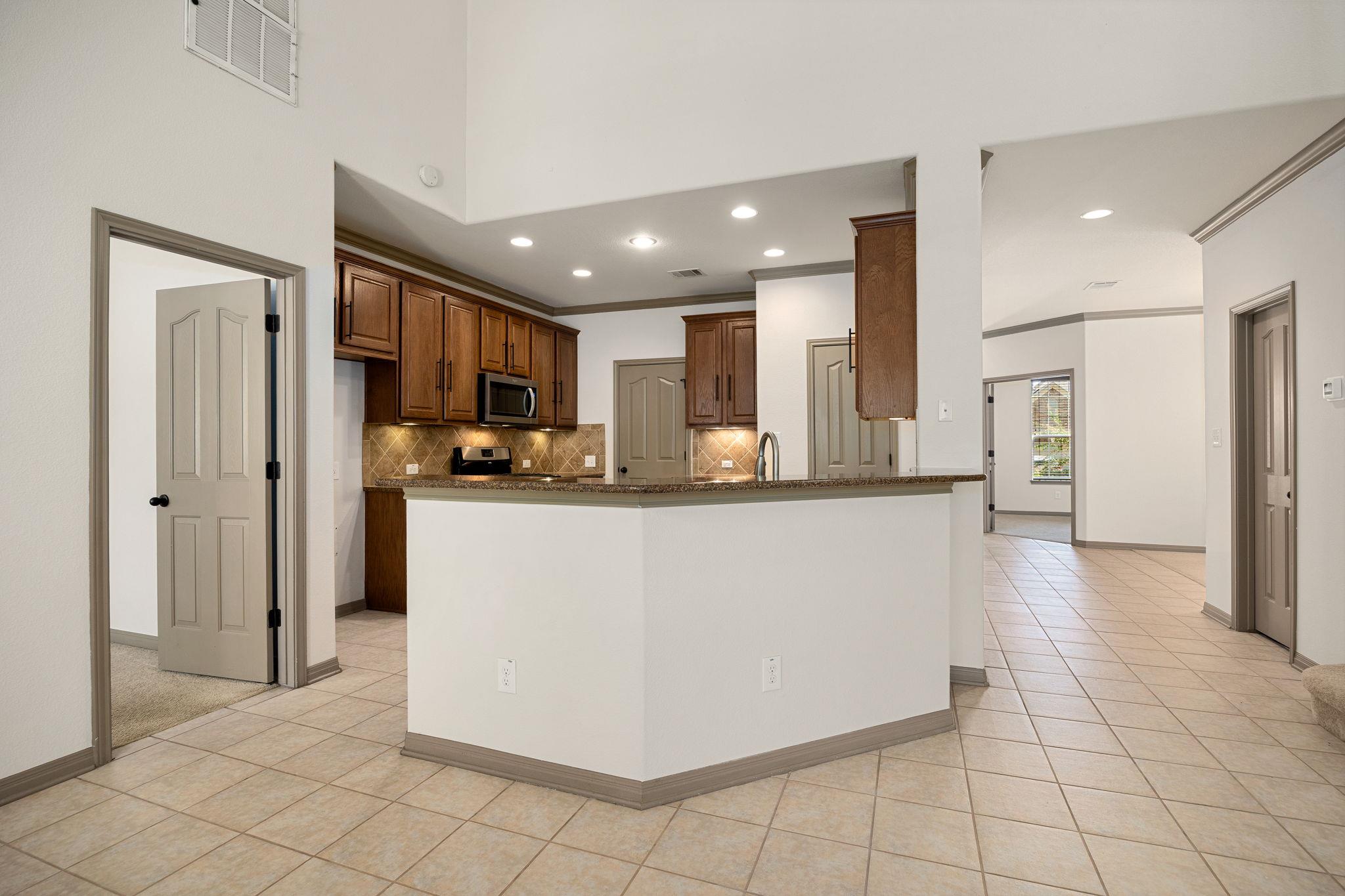 8608 Alophia Dr Property Photo 11