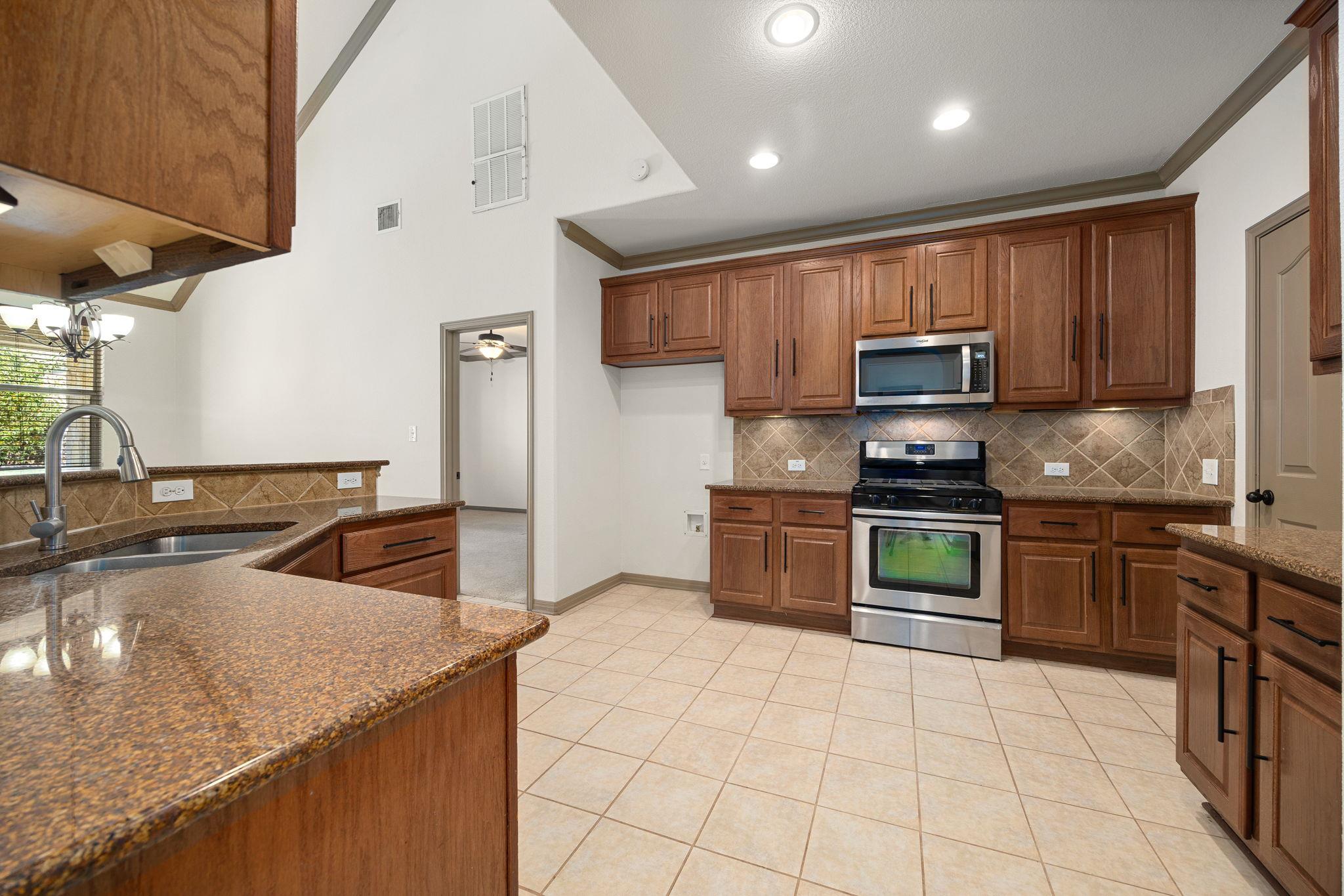 8608 Alophia Dr Property Photo 12