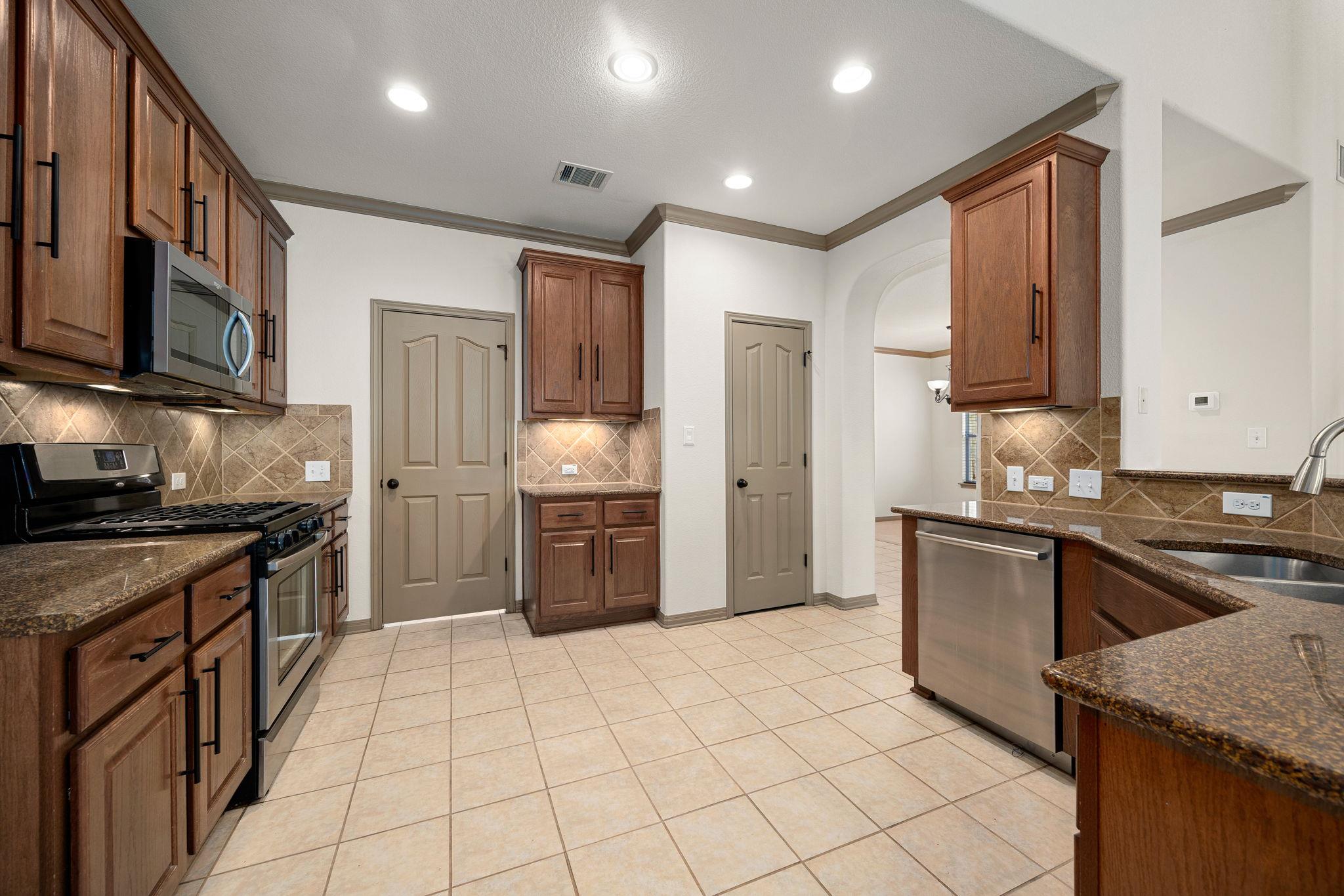 8608 Alophia Dr Property Photo 14