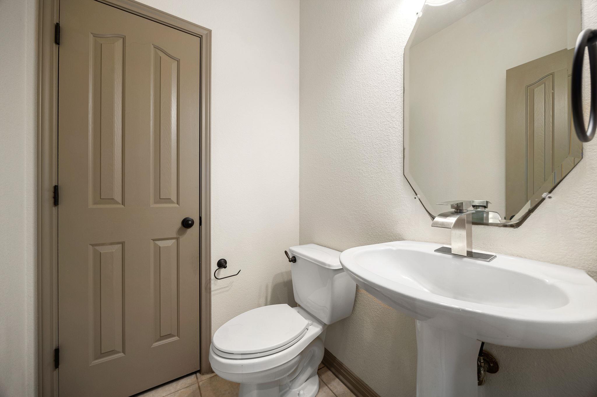 8608 Alophia Dr Property Photo 23